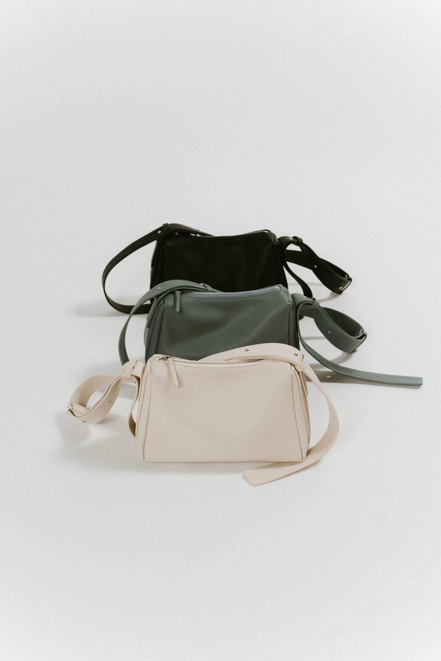 button studs shoulder bag/2color