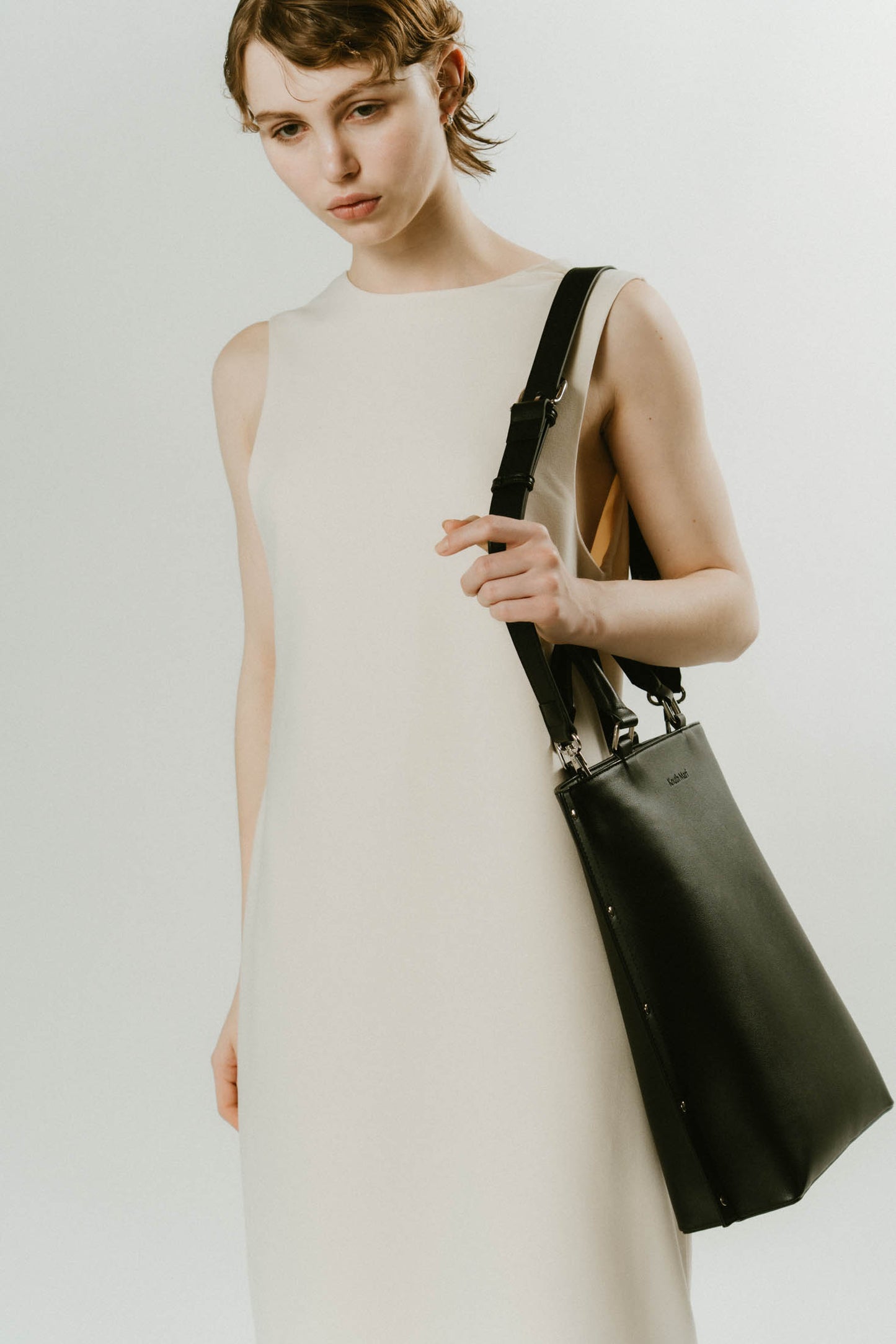 side studs leather bag/2color