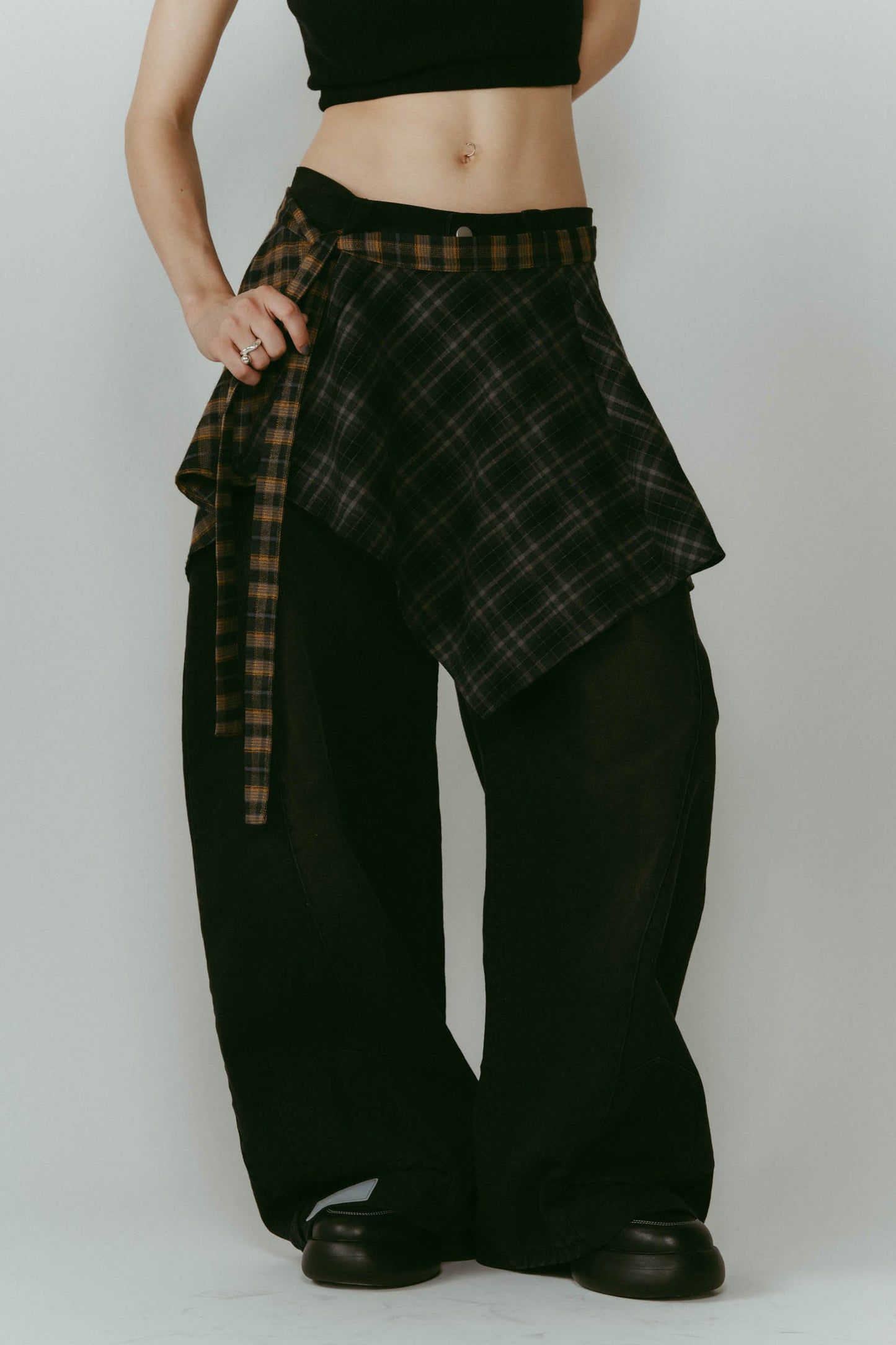 shirt wrap denim pants/black
