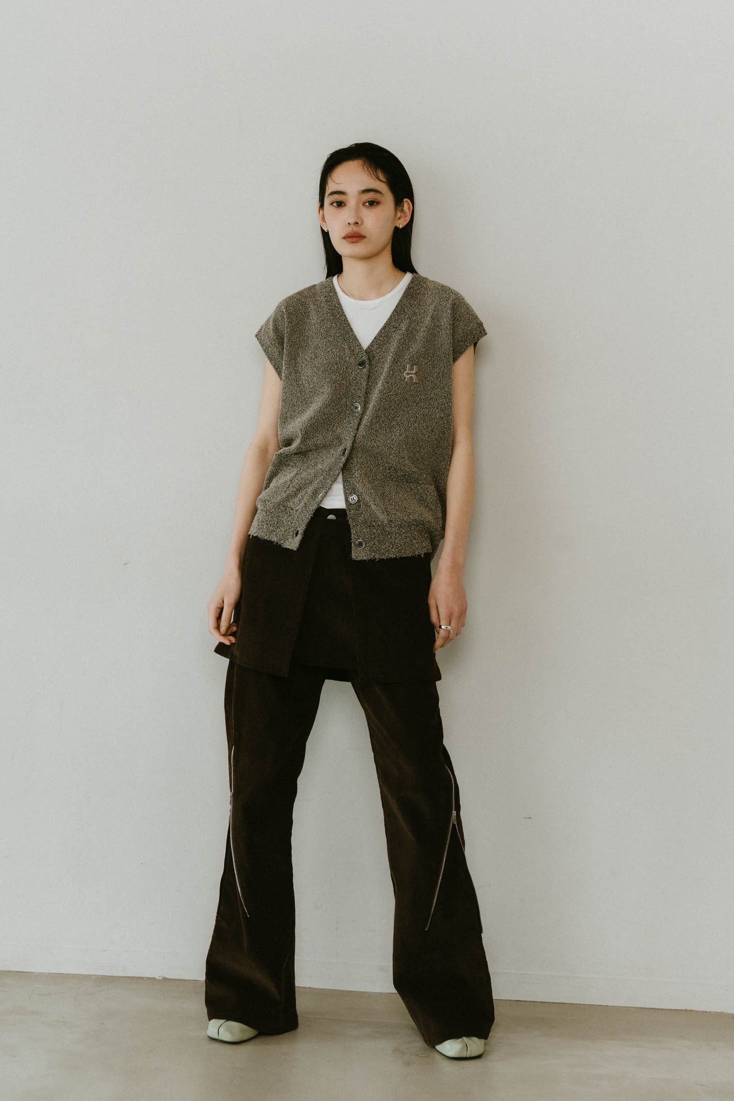 Vneck logo knit vest/2color