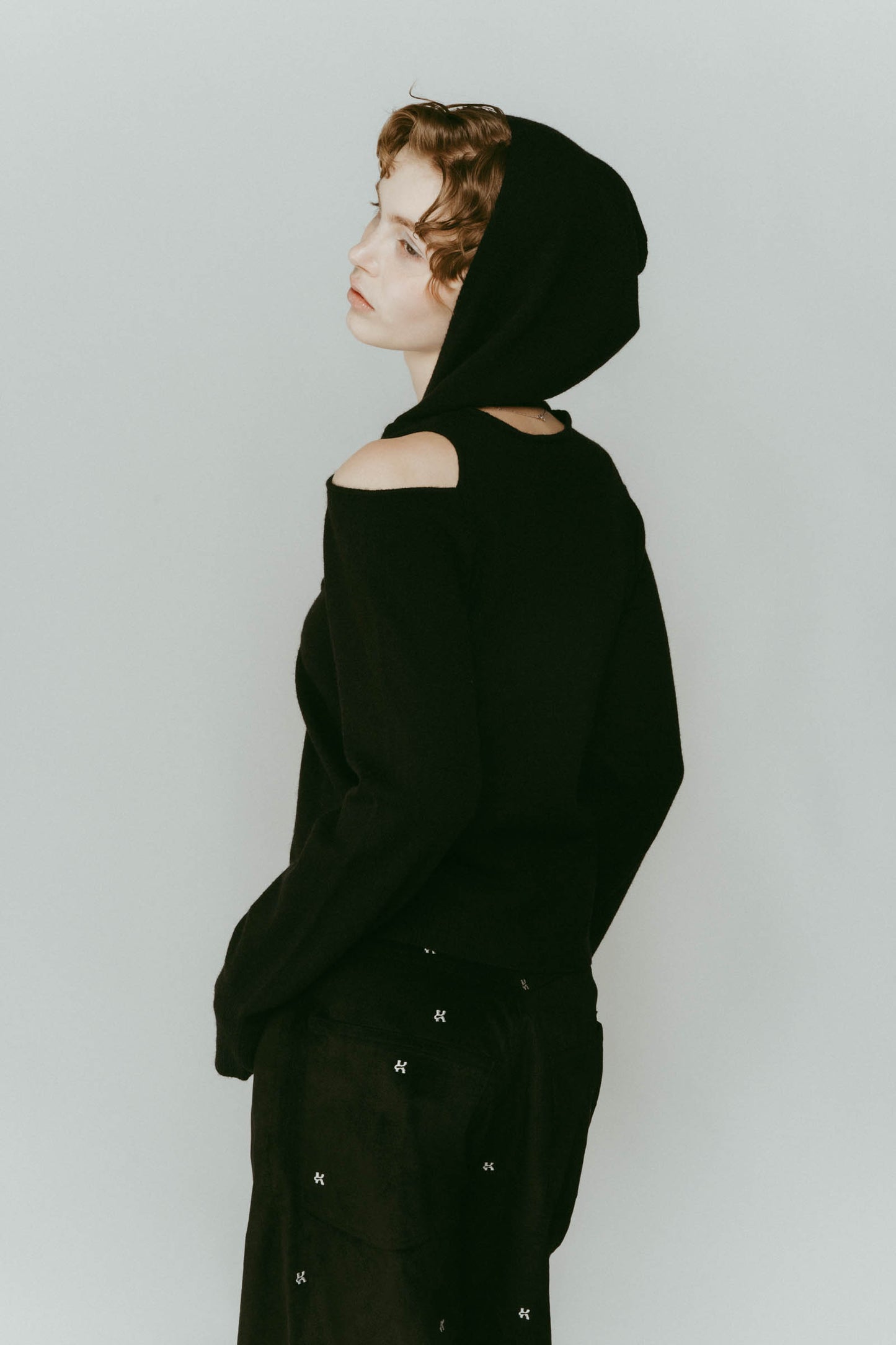 slim hooded knit/black