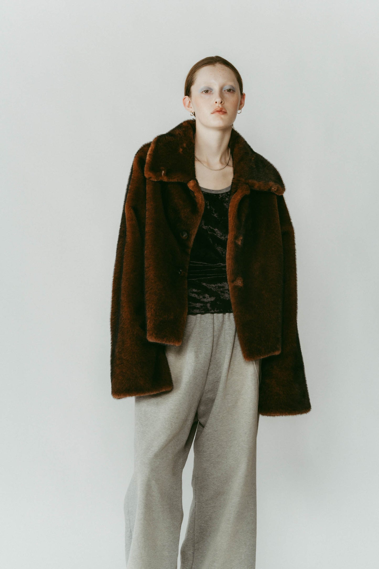 point collar fur coat/brown