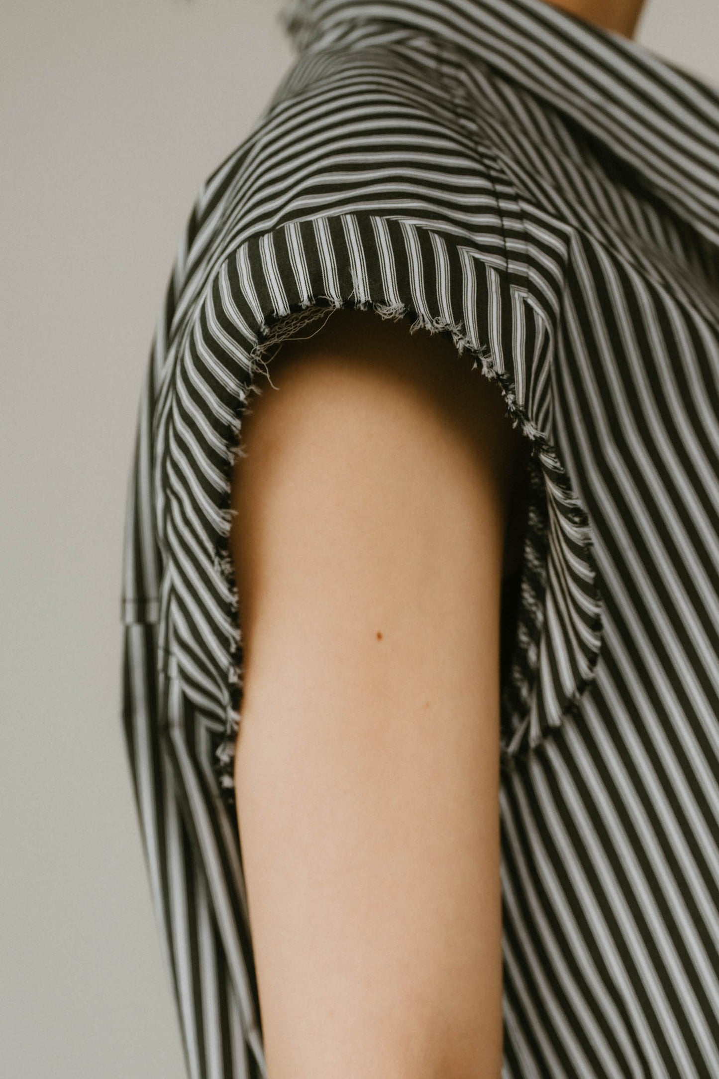 stripe label nosleeve shirt/4color
