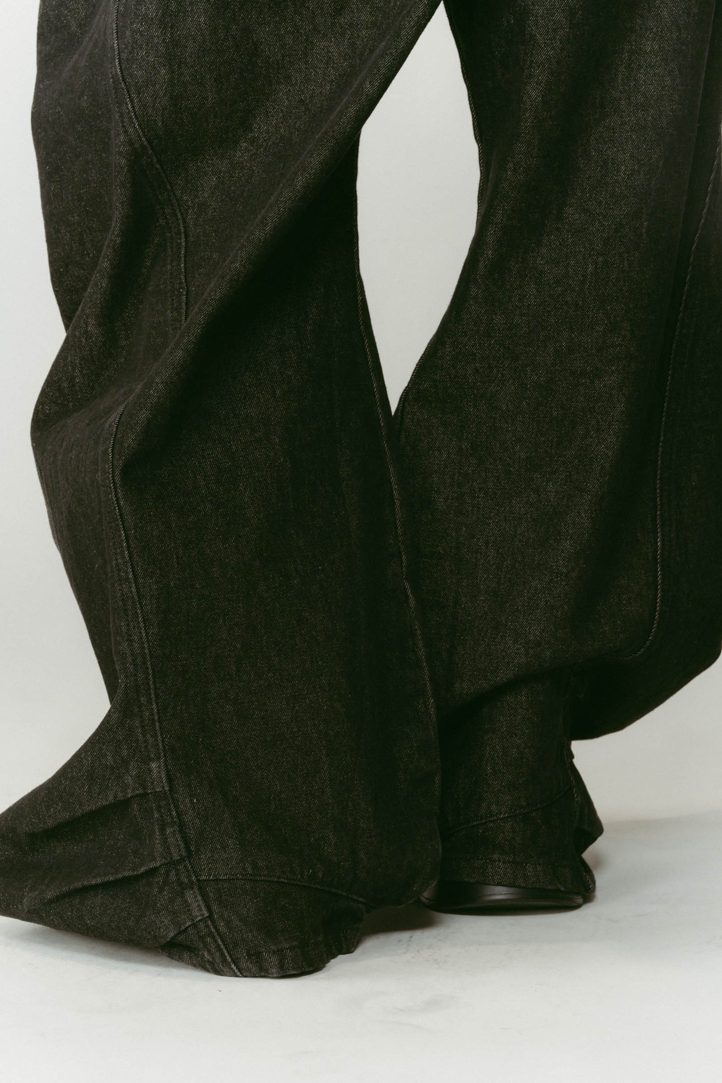tuck design denim pants/denimblack