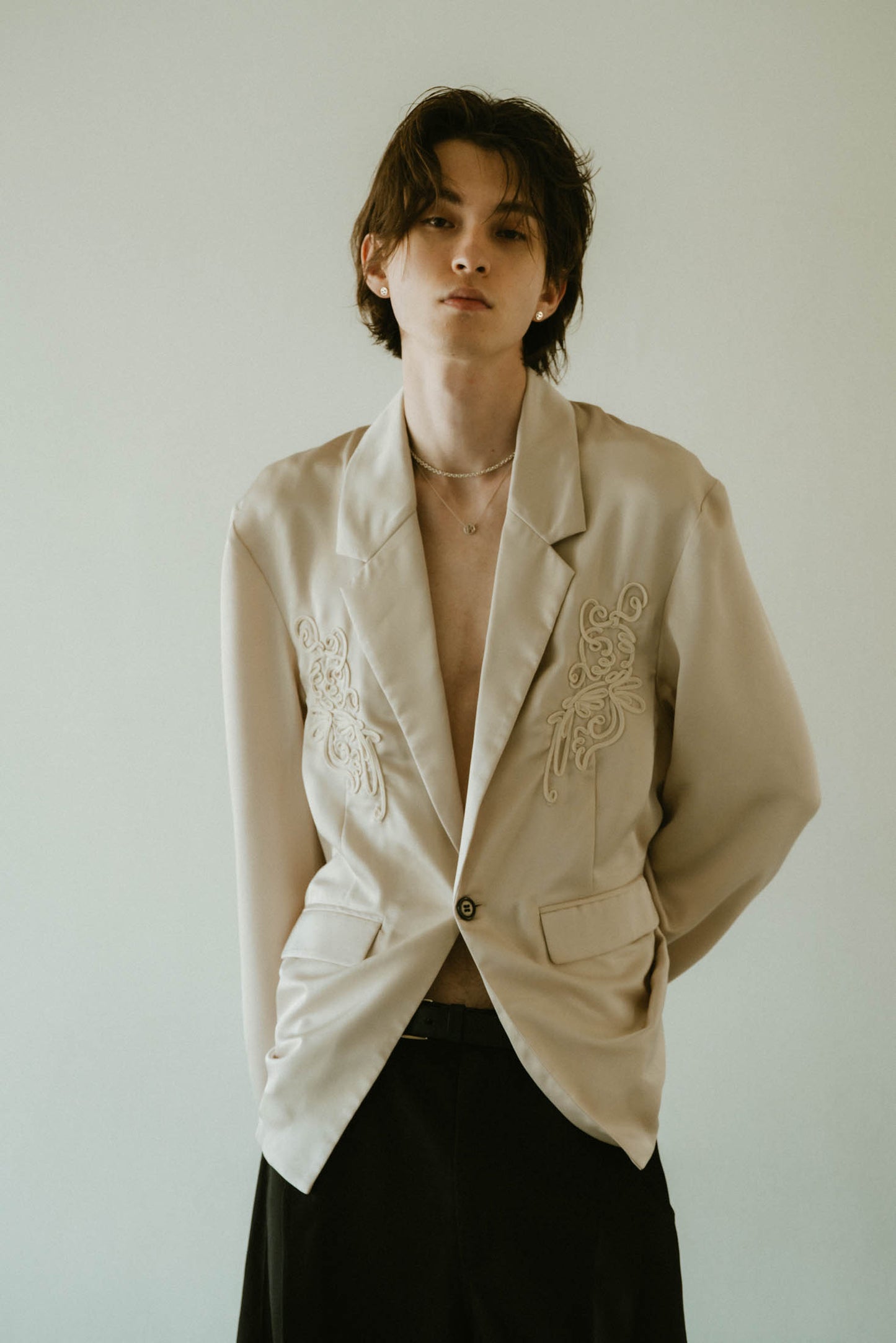 embroidered satin jacket/ivory