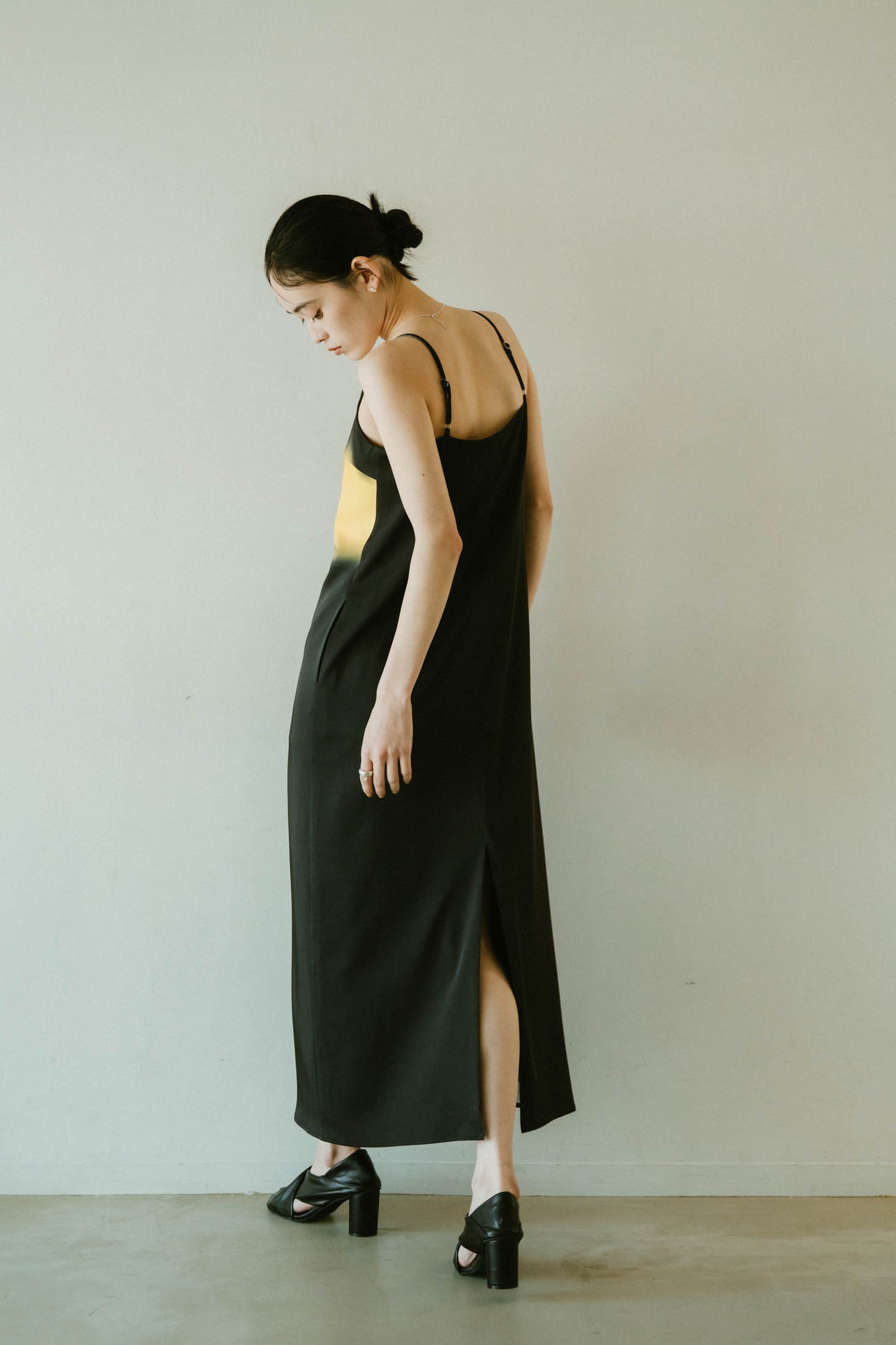 flower print satin dress/black