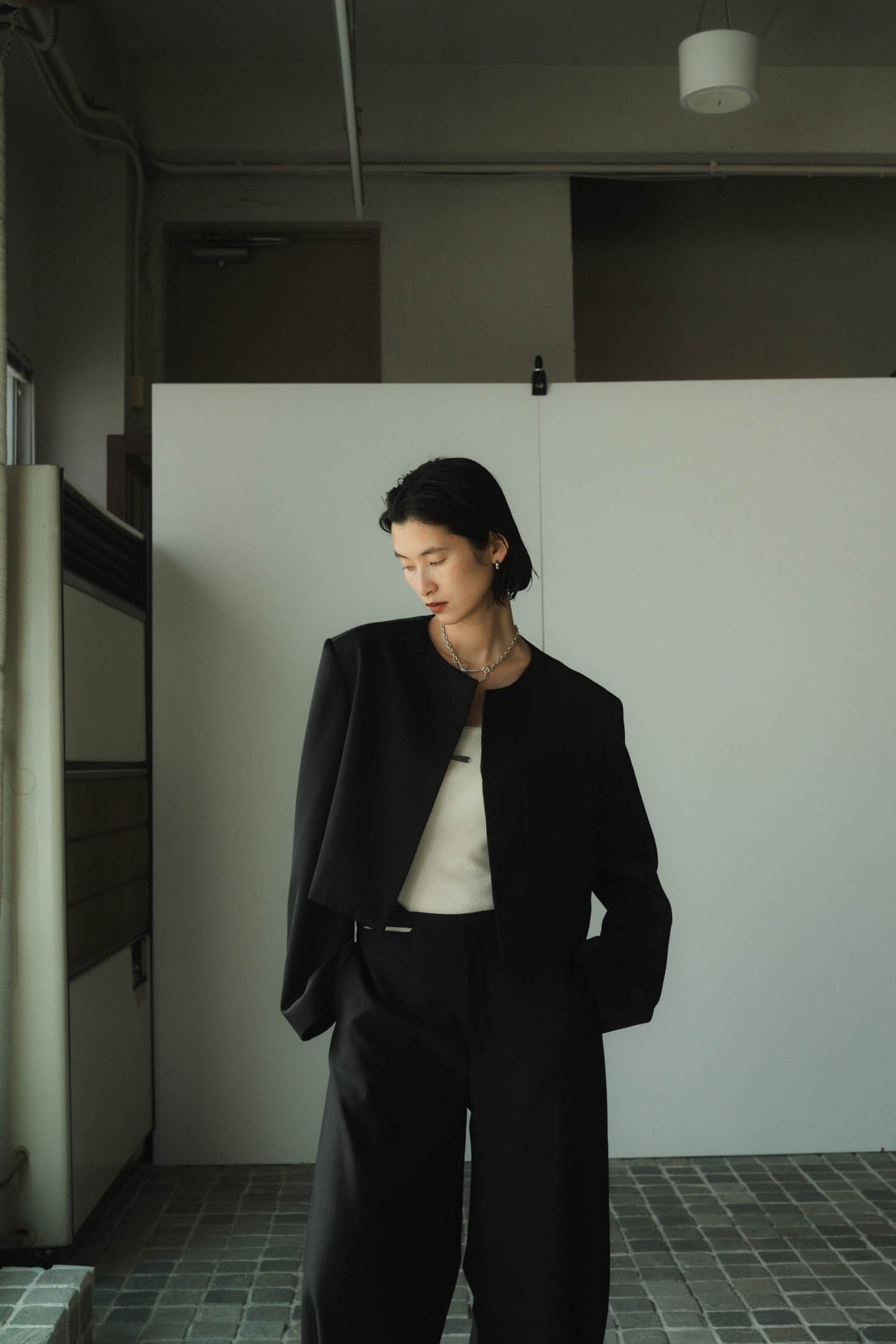 collarless jacket/black