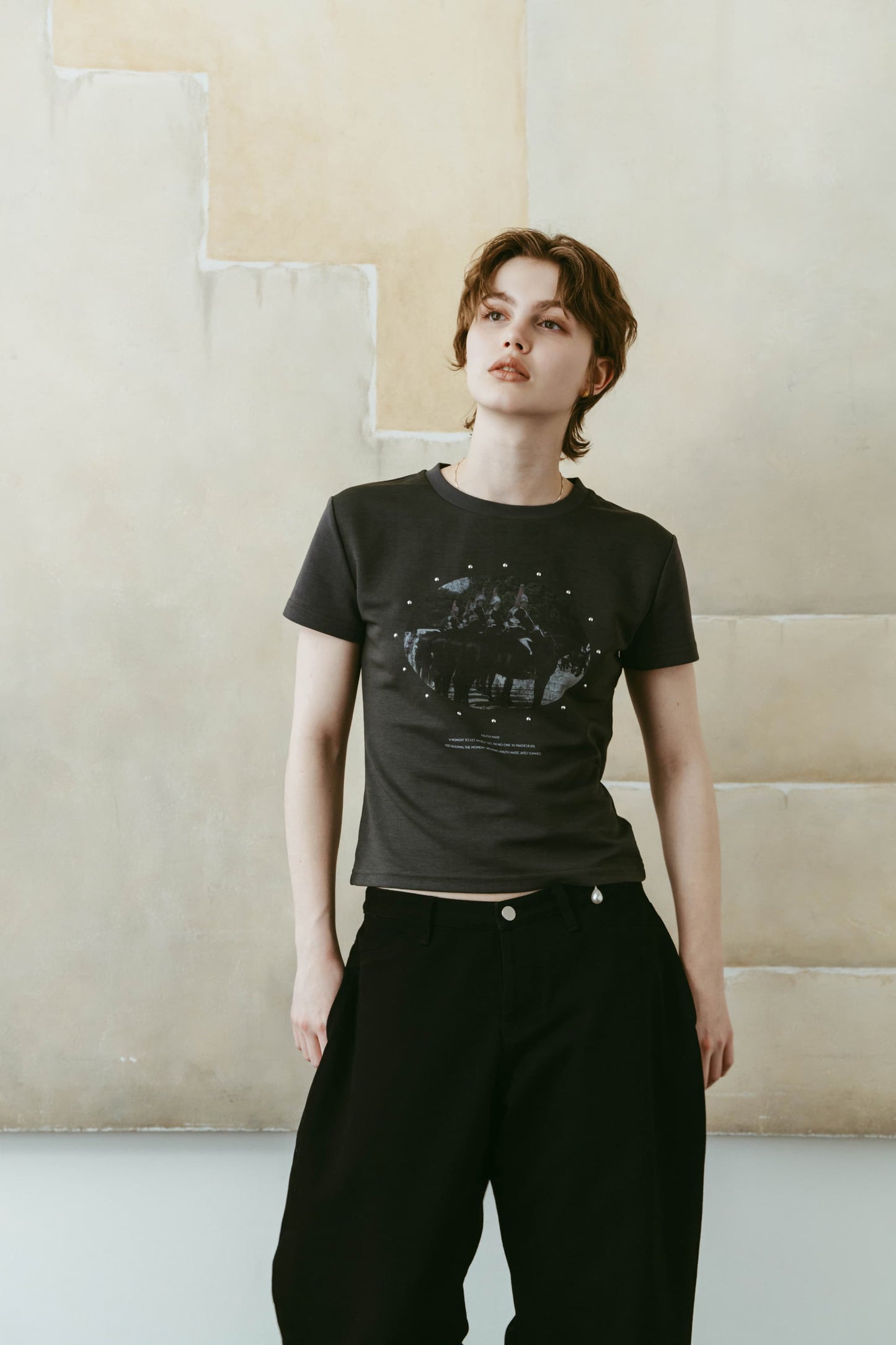 studded compact tee/charcoal