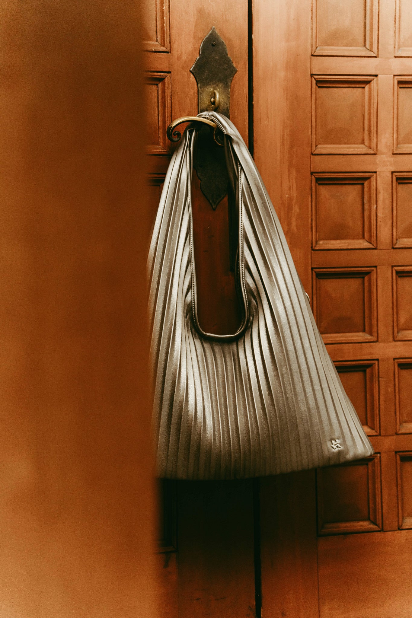 leather pleats bag/silver
