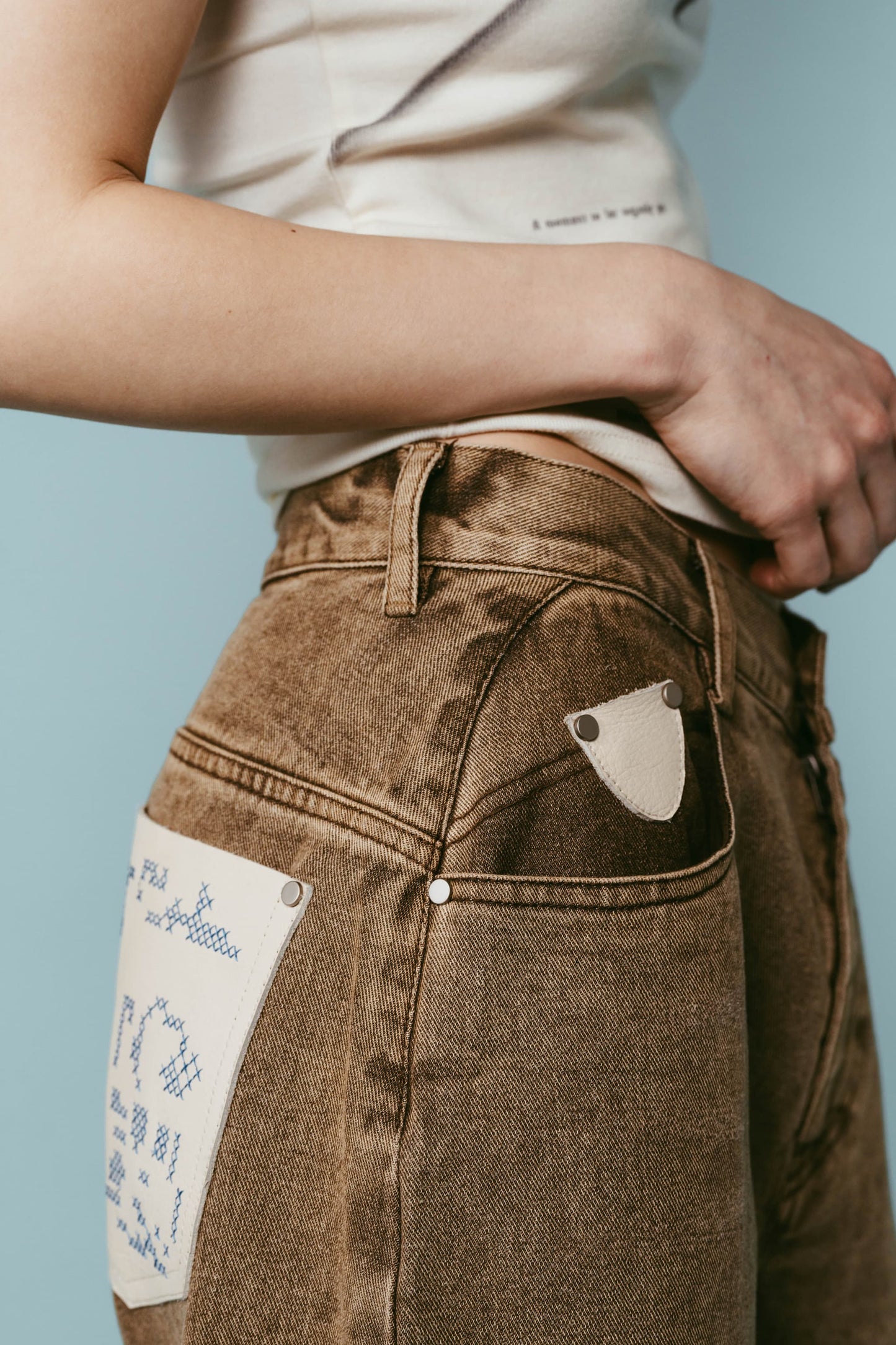 wide bell-bottom denim pants/brown