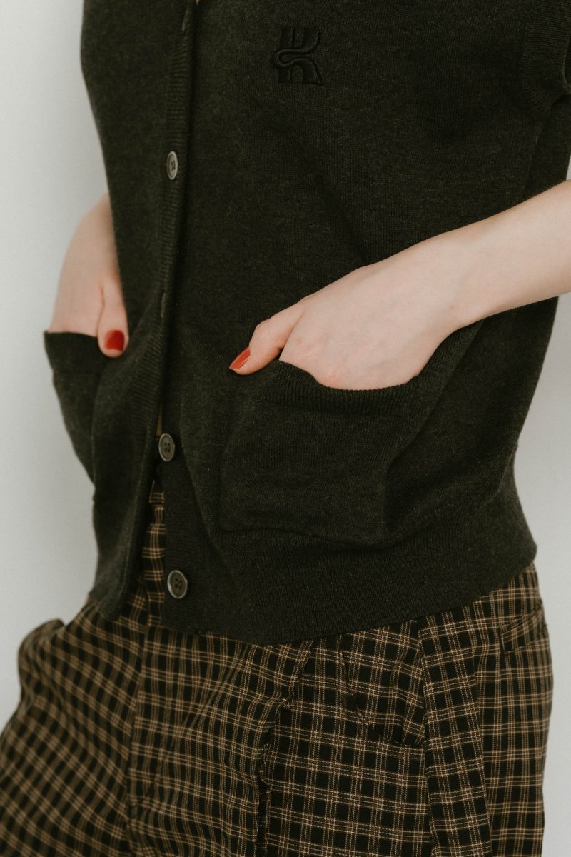 Vneck logo knit vest/2color - KNUTH MARF