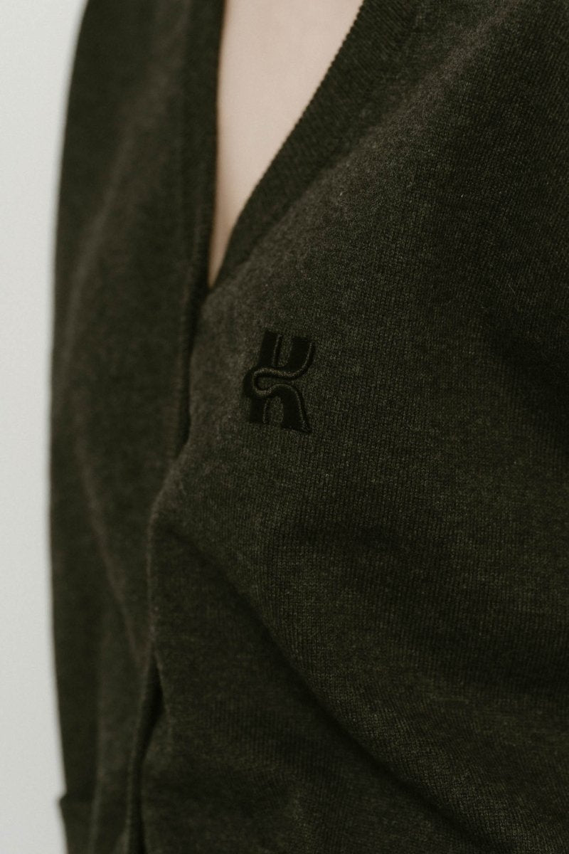 Vneck logo knit vest/2color - KNUTH MARF