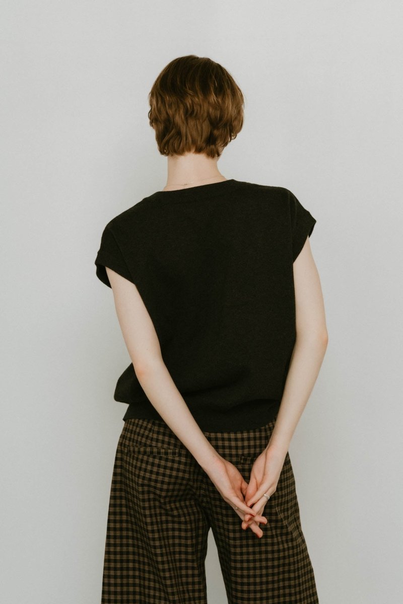 Vneck logo knit vest/2color - KNUTH MARF