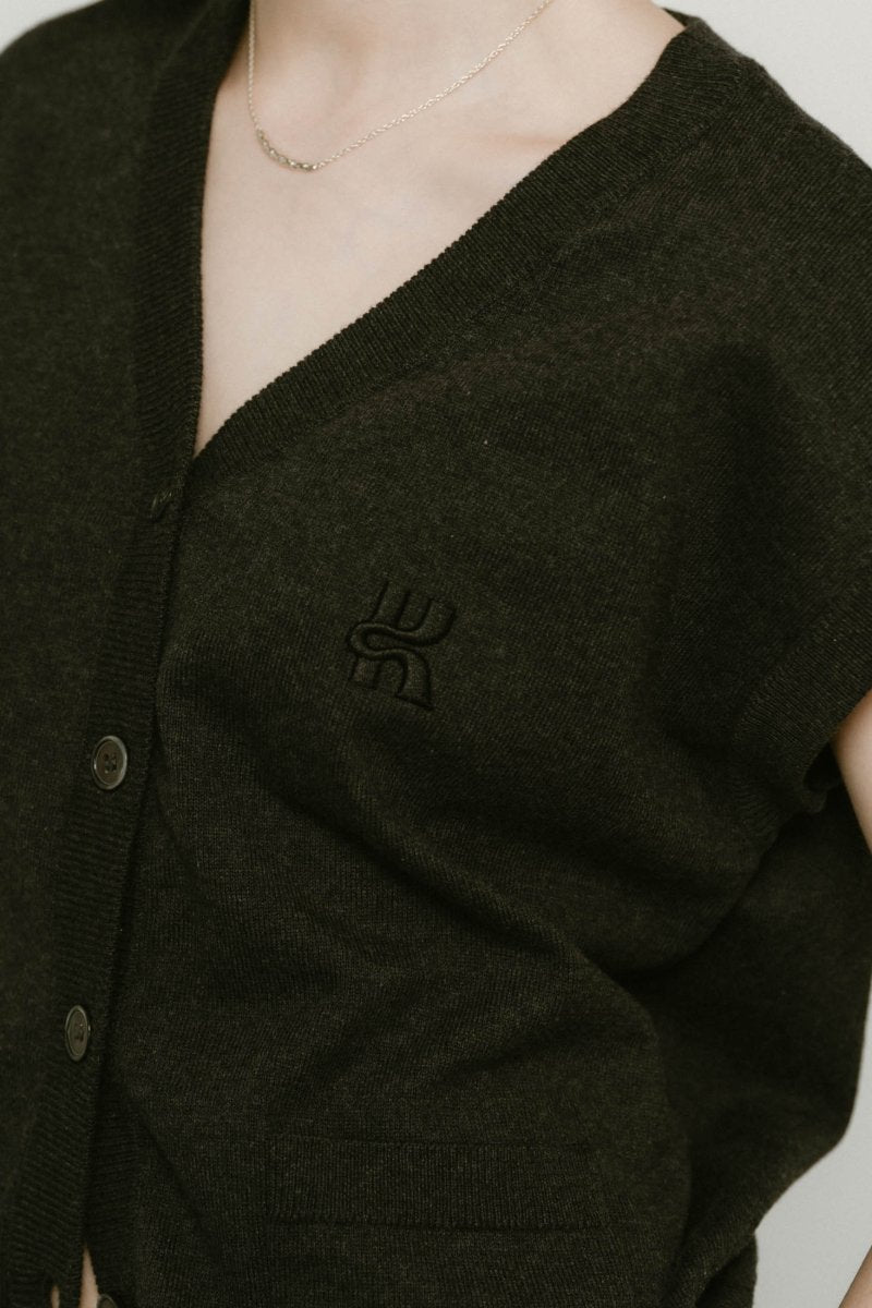 Vneck logo knit vest/2color - KNUTH MARF