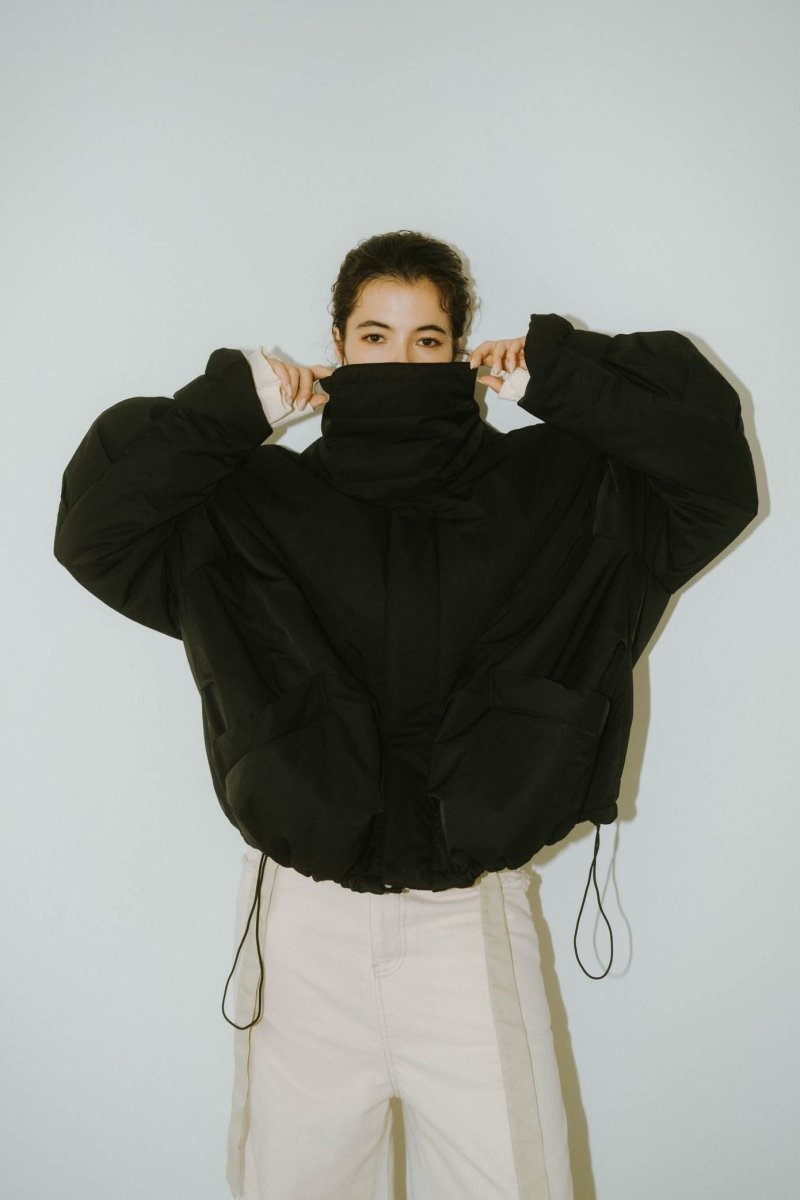 【12/28~出荷】stand collar down jacket(unisex)/black - KNUTH MARF