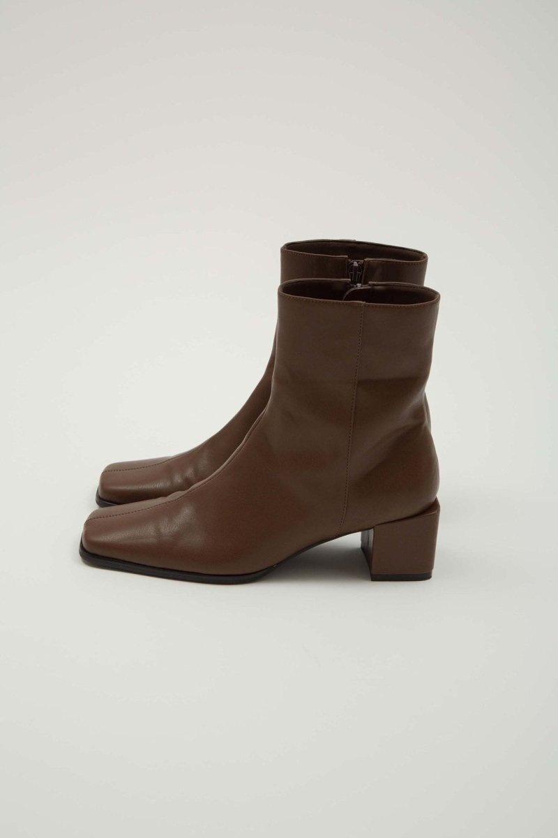 square heel boots / brown