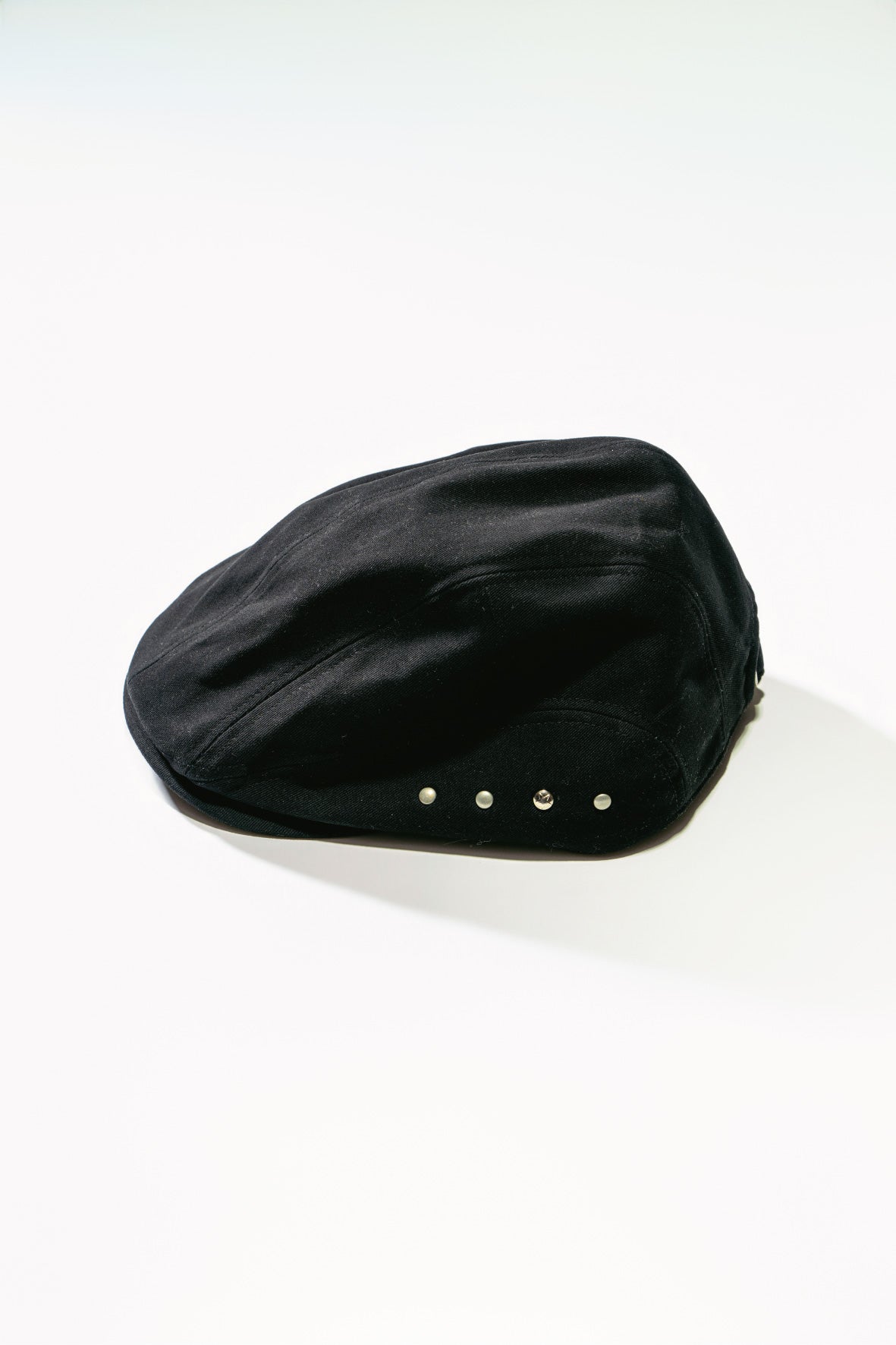 studded hunting cap/black