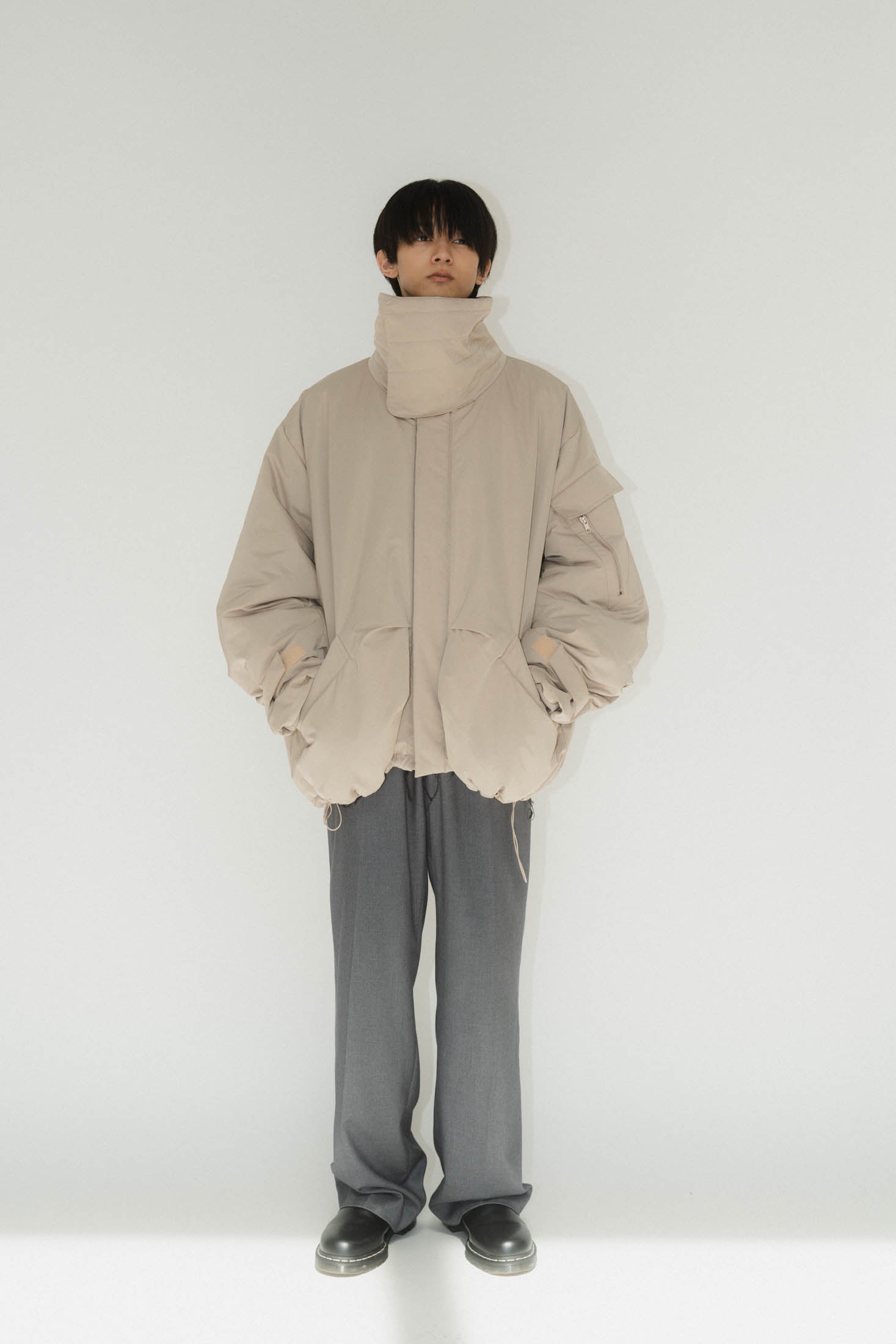 stand collar down jacket(unisex)/sandbeige | KNUTH MARF