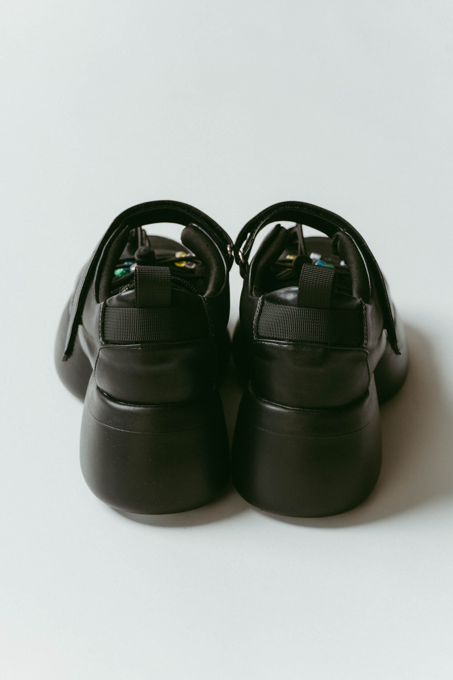 beaded sneakers/black