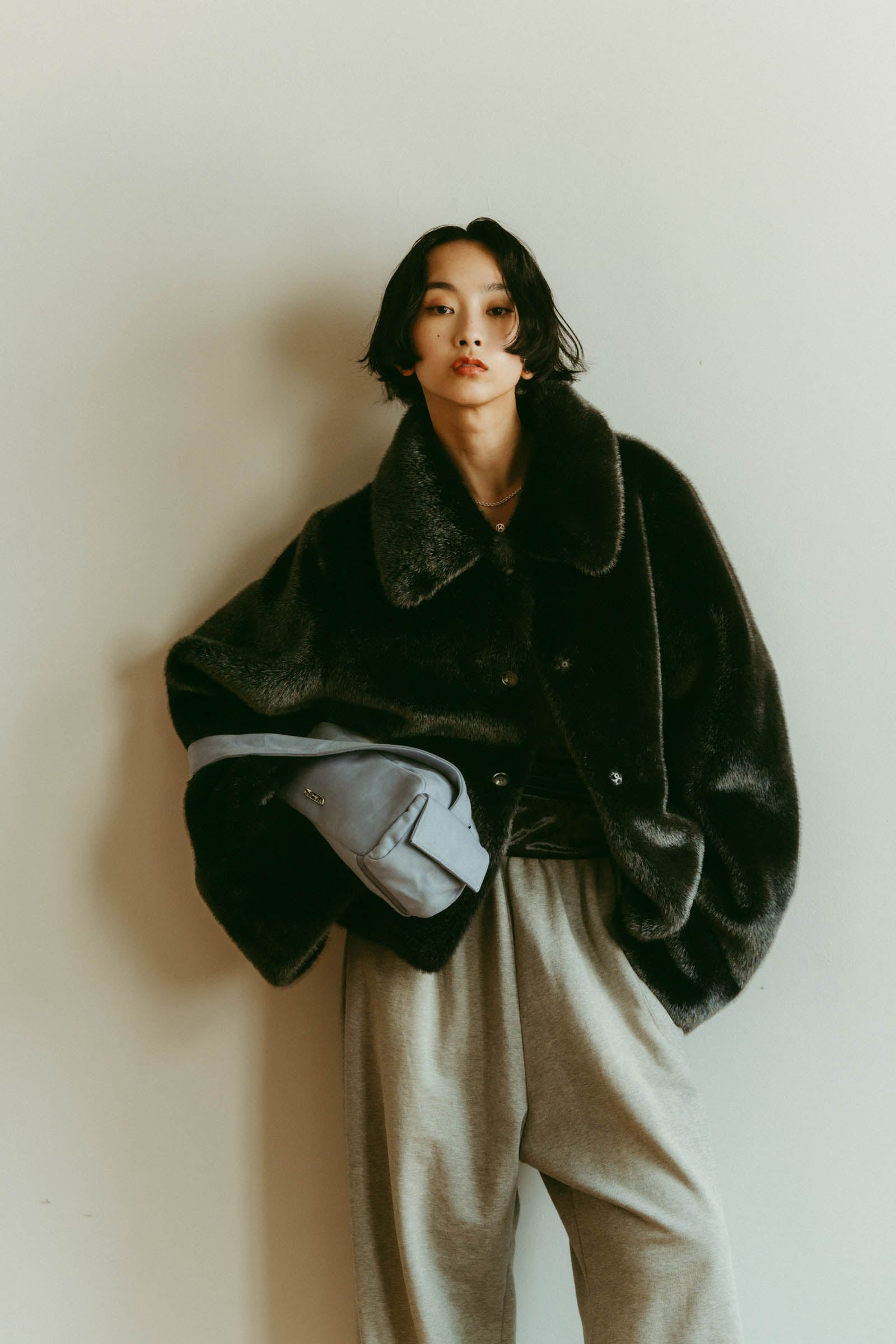 point collar fur coat/black