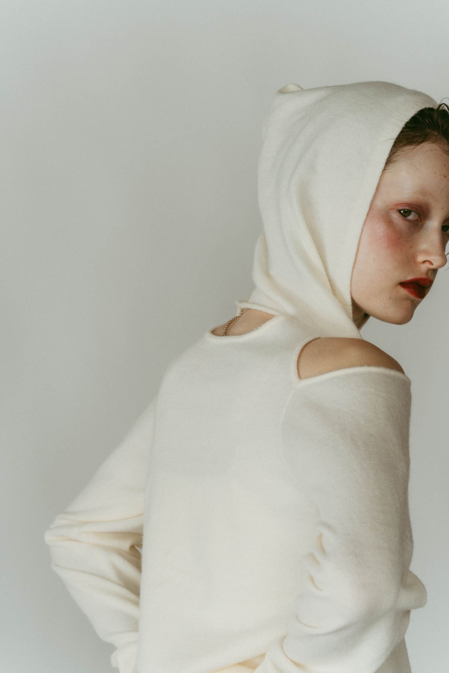 slim hooded knit/white