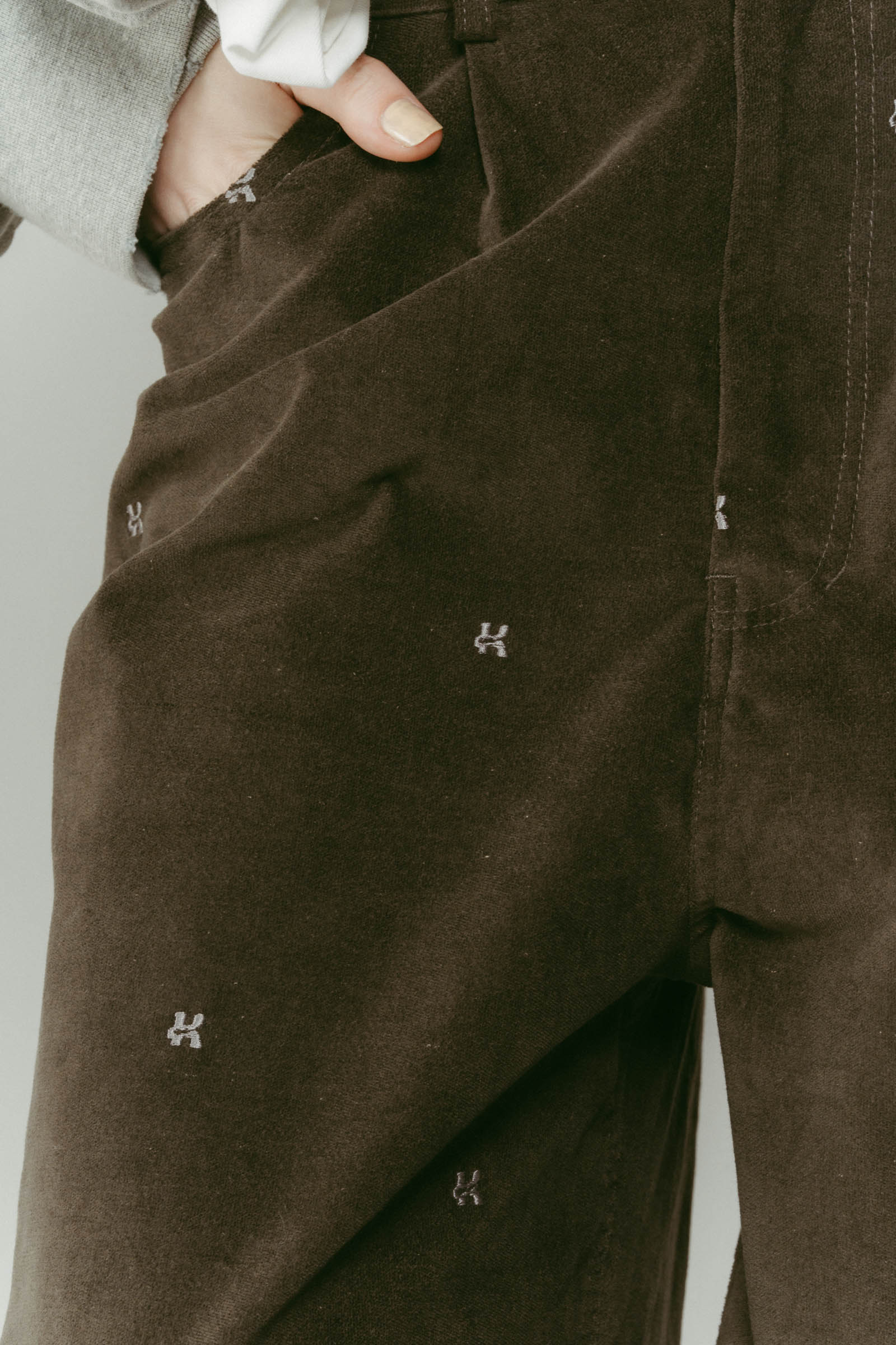K motif velveteen pants(unisex)/graykhaki | KNUTH MARF