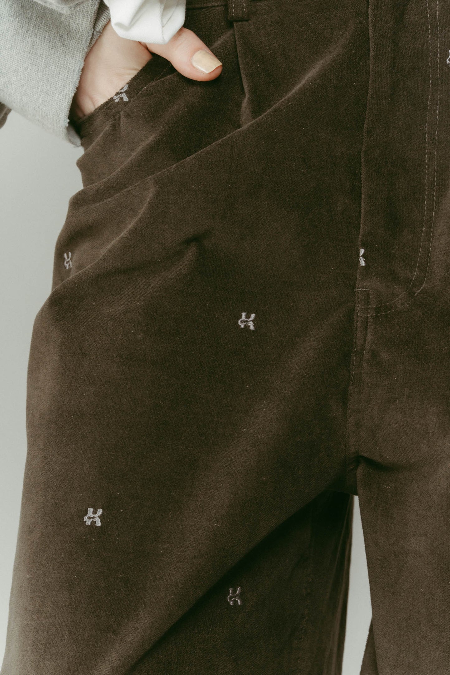K motif velveteen pants(unisex)/graykhaki
