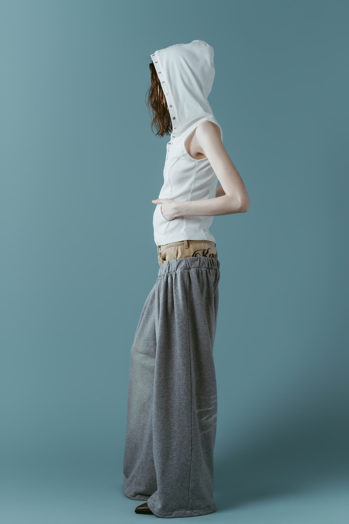 snap-button hoodie/white