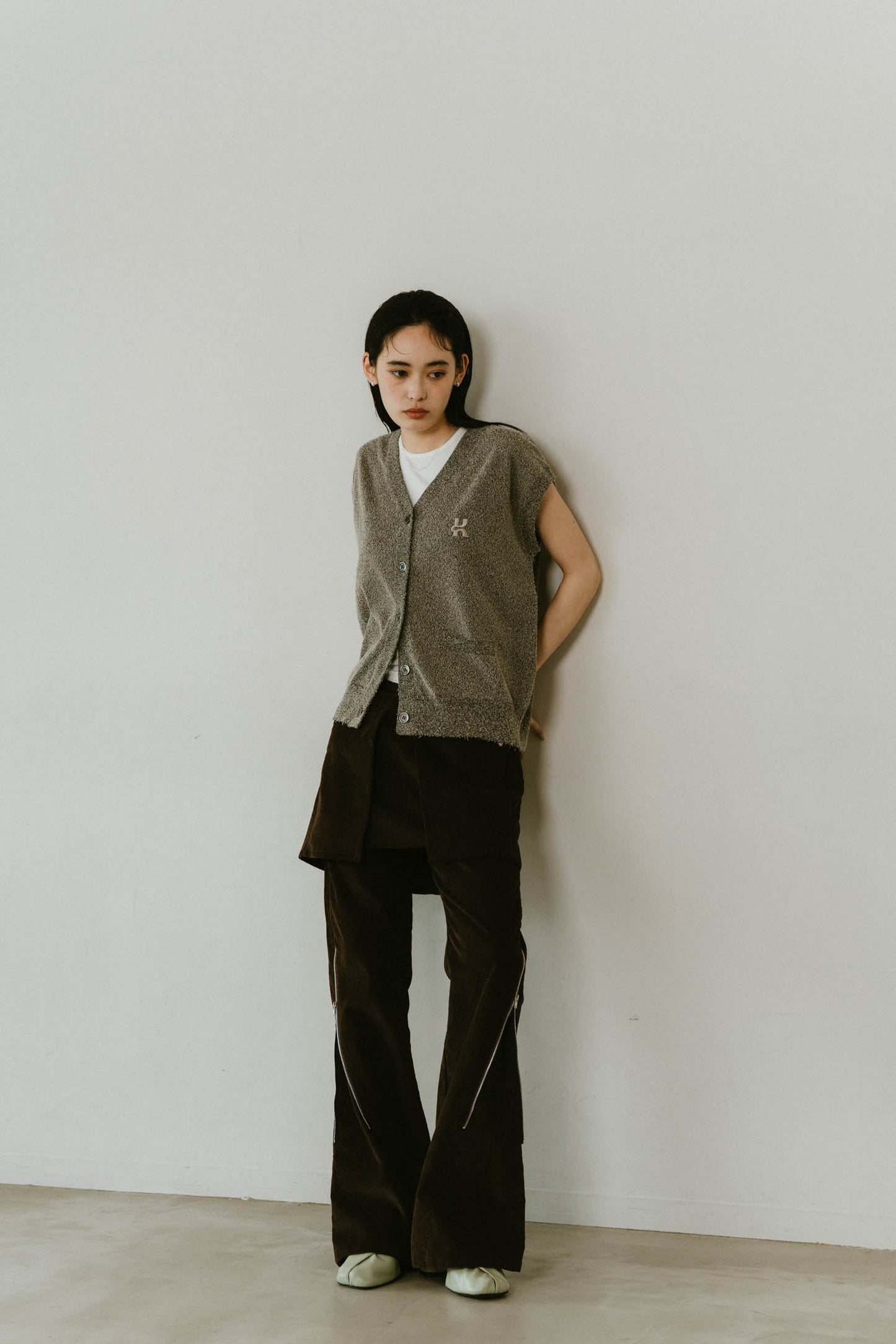 Vneck logo knit vest/2color