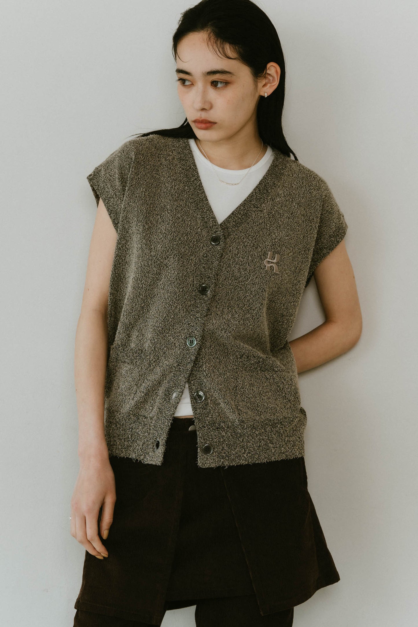 Vneck logo knit vest/2color