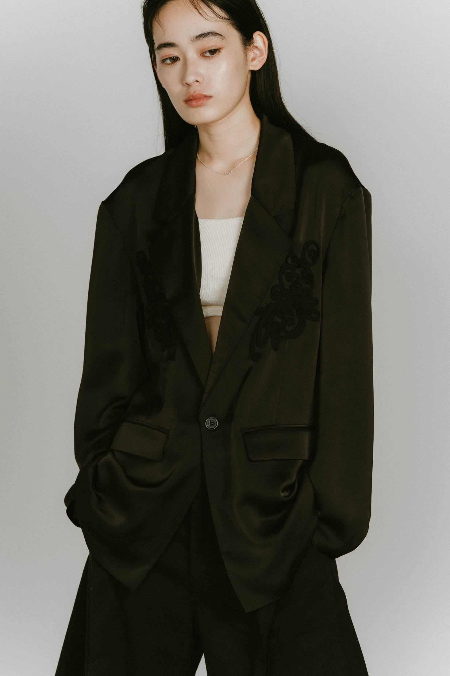 embroidered satin jacket/black