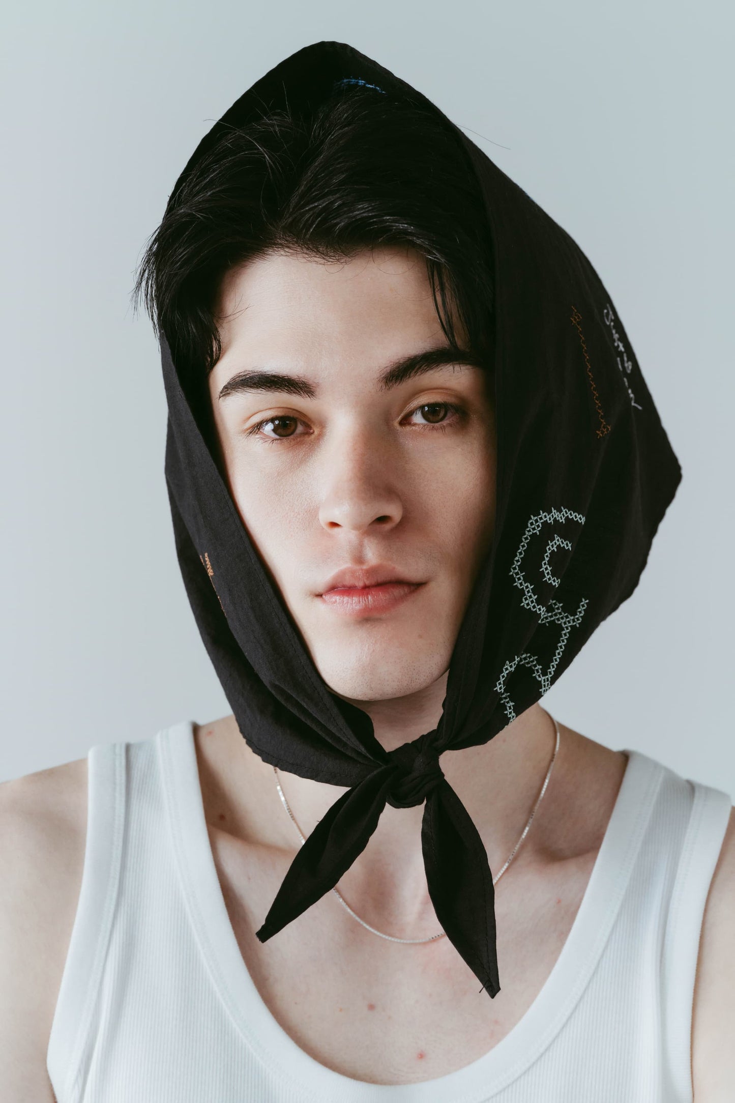 embroidered scarf/3color
