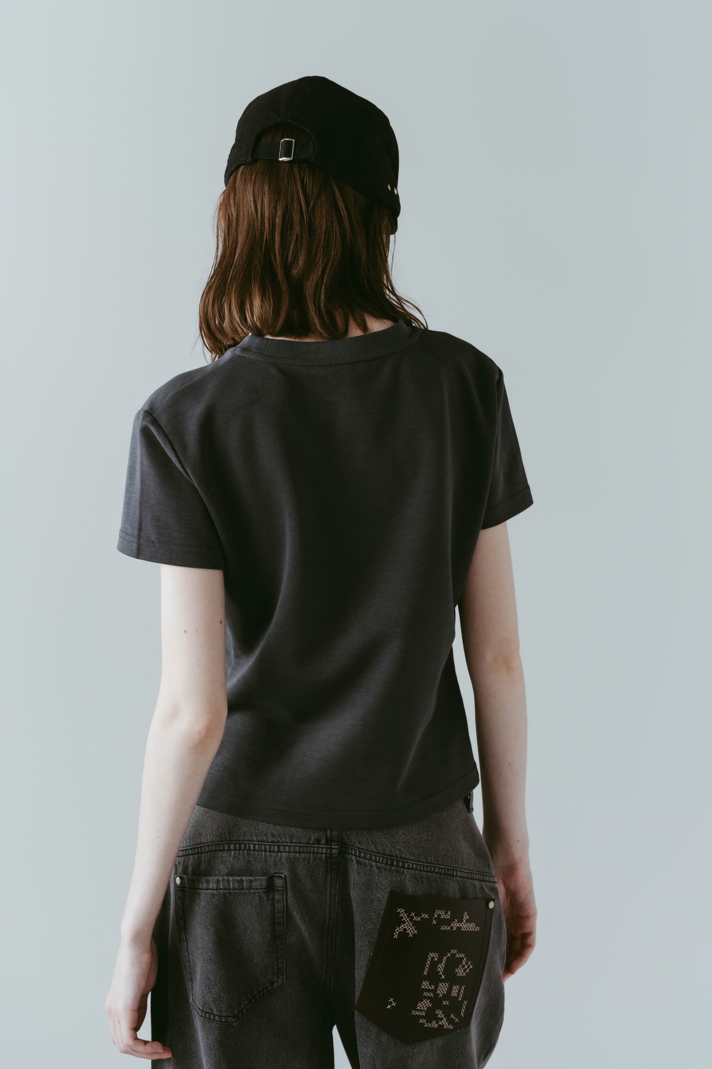 studded compact tee/charcoal