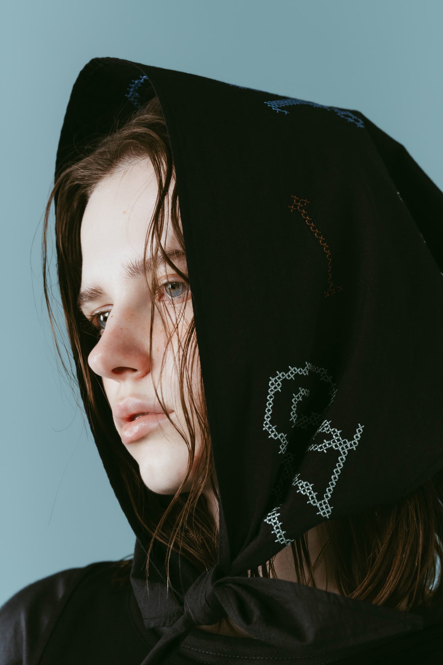 embroidered scarf/3color