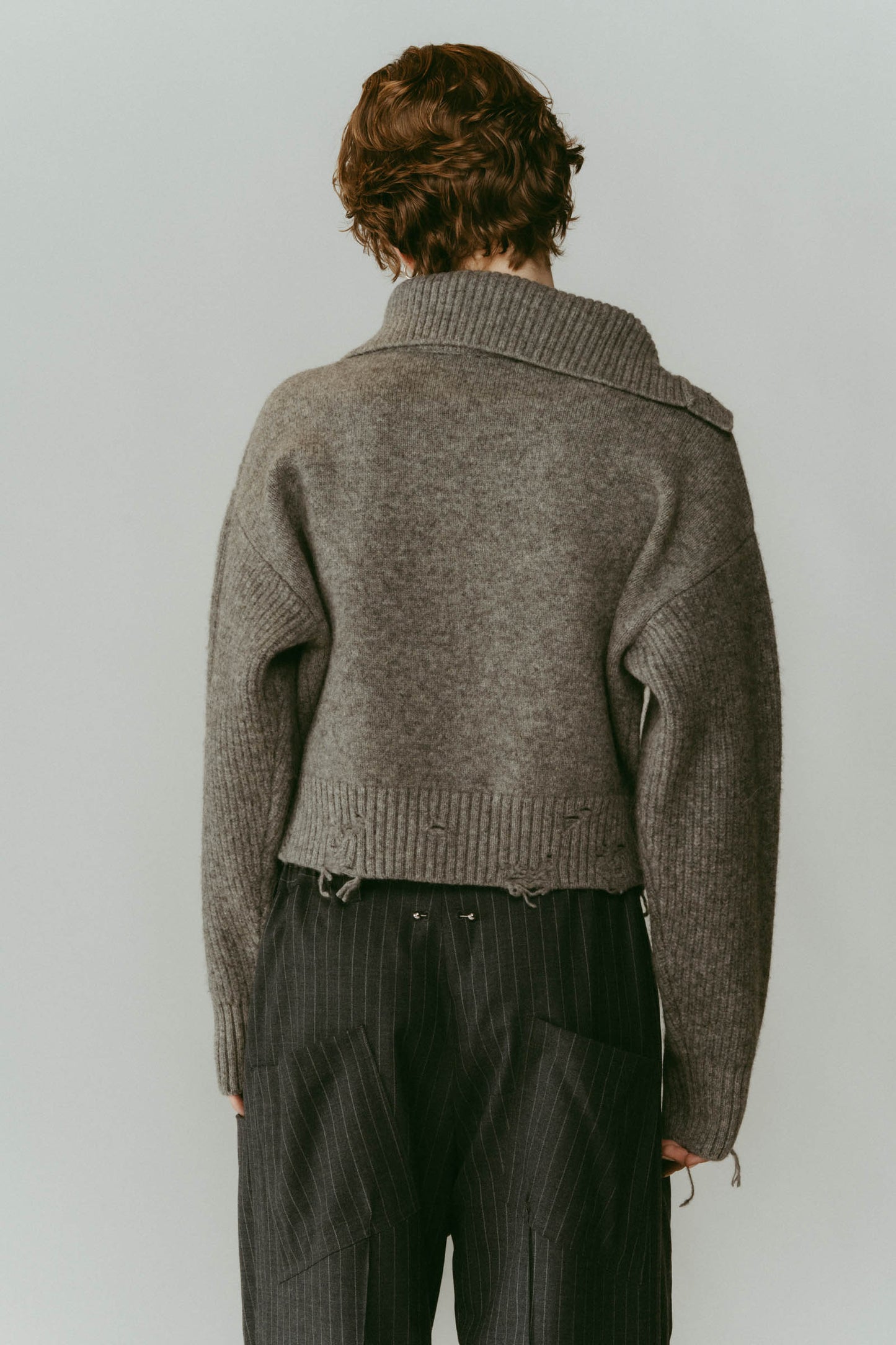 buttoned high-neck knit/gray
