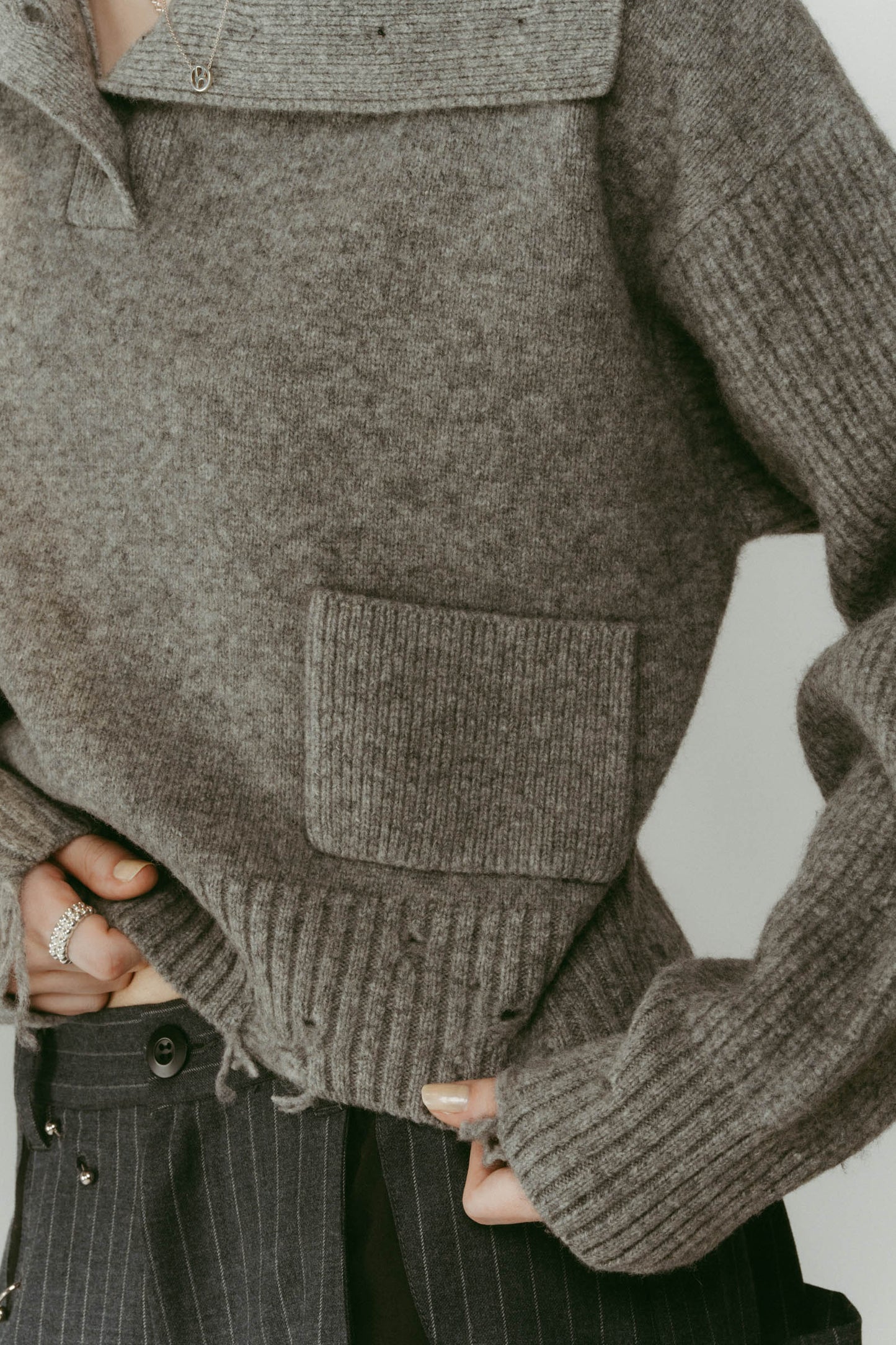 buttoned high-neck knit/gray