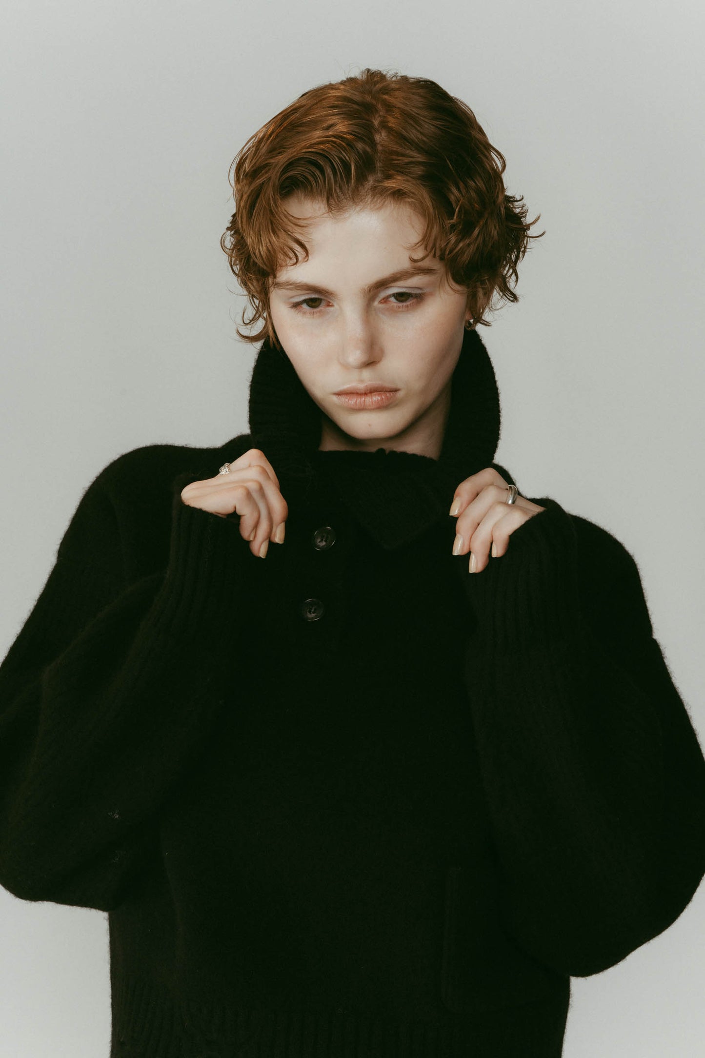 buttoned high-neck knit/black