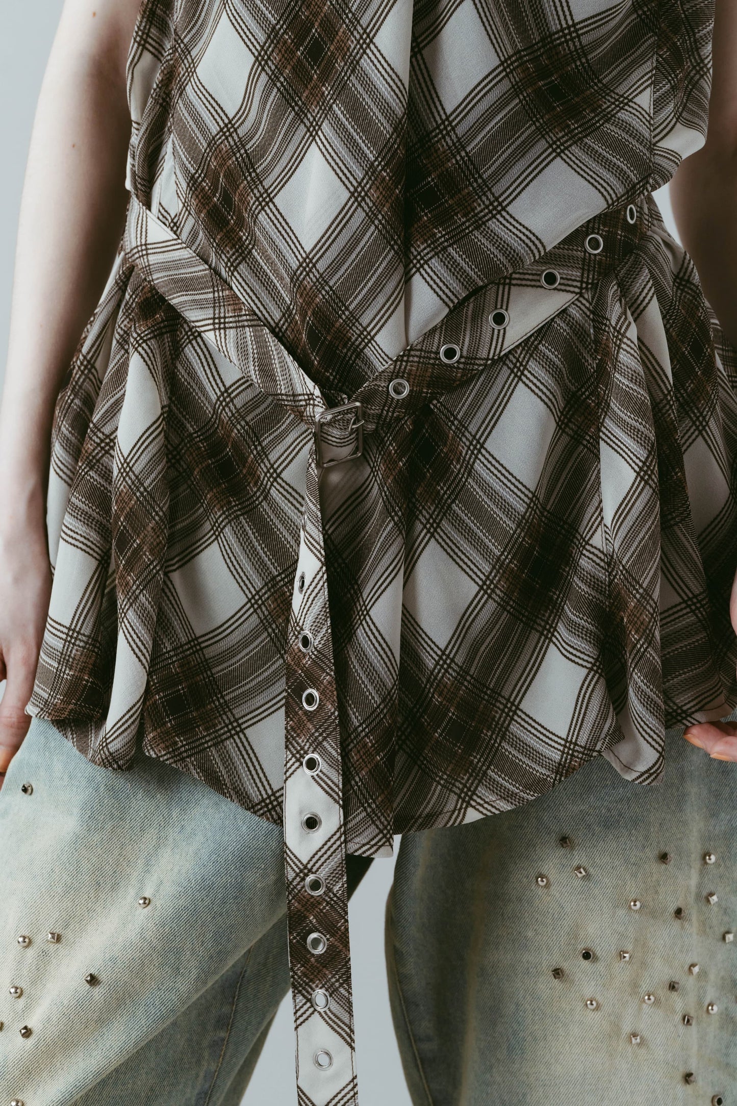 plaid halter neck blouse/brown