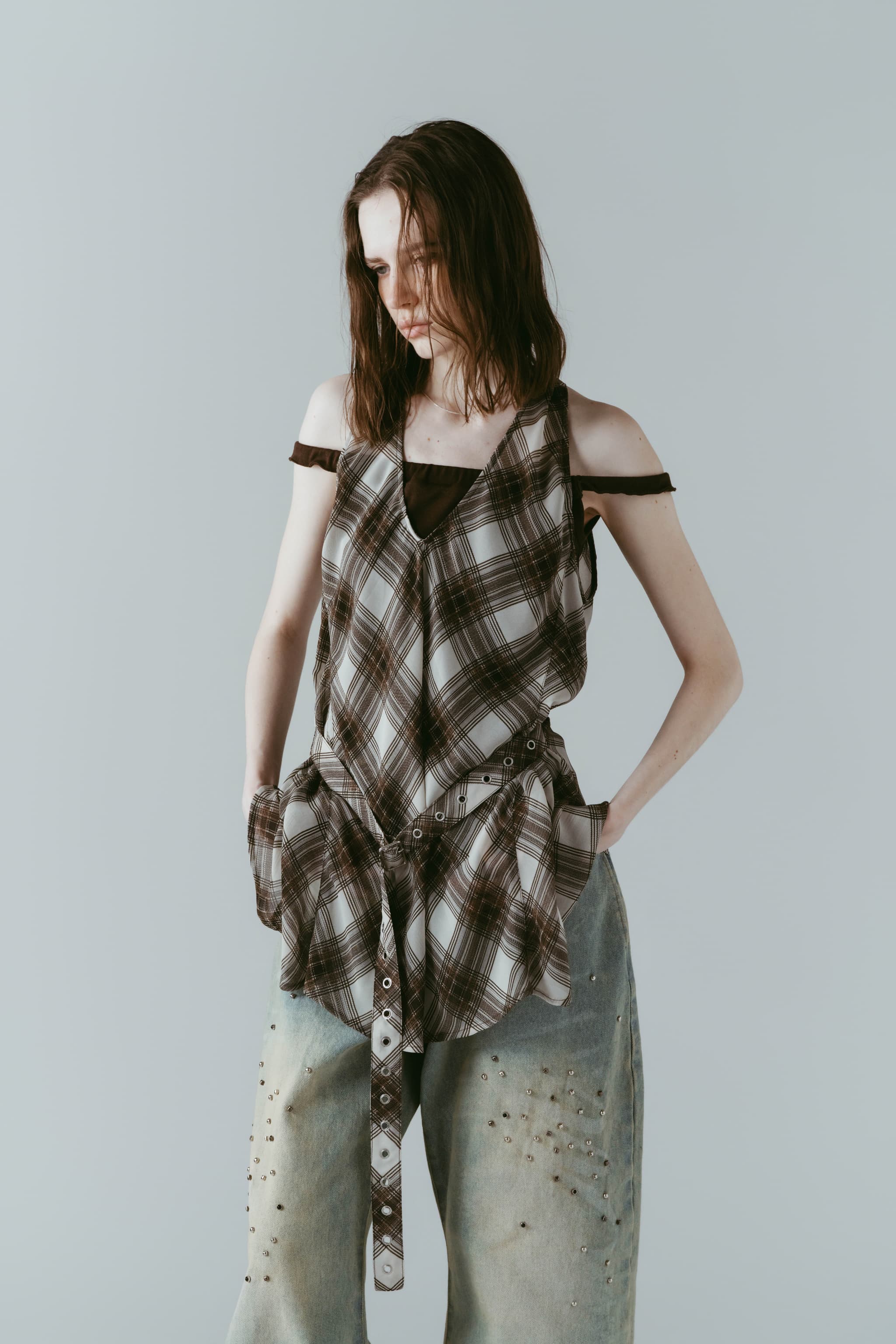 plaid halter neck blouse/brown