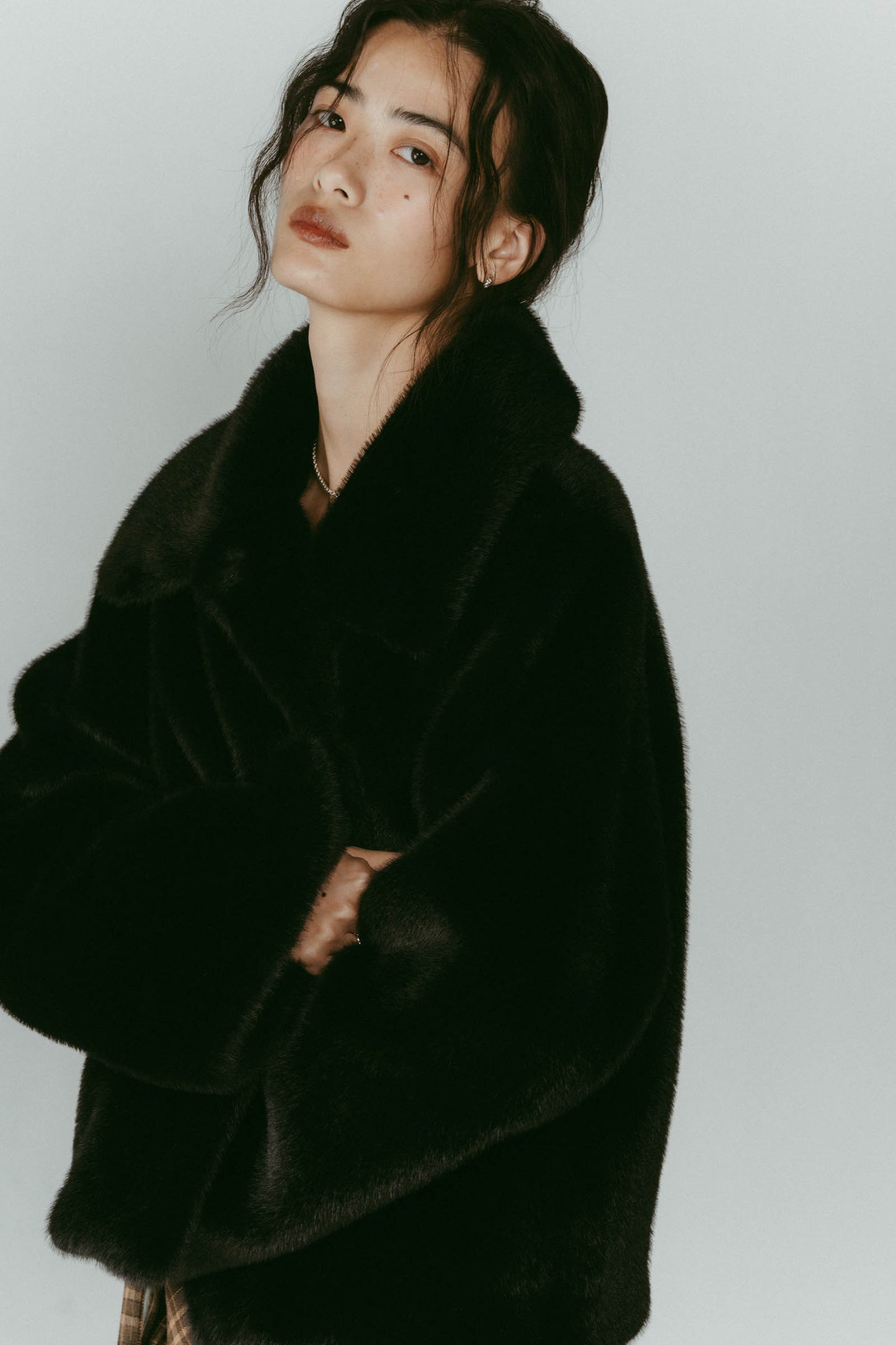 point collar fur coat/black