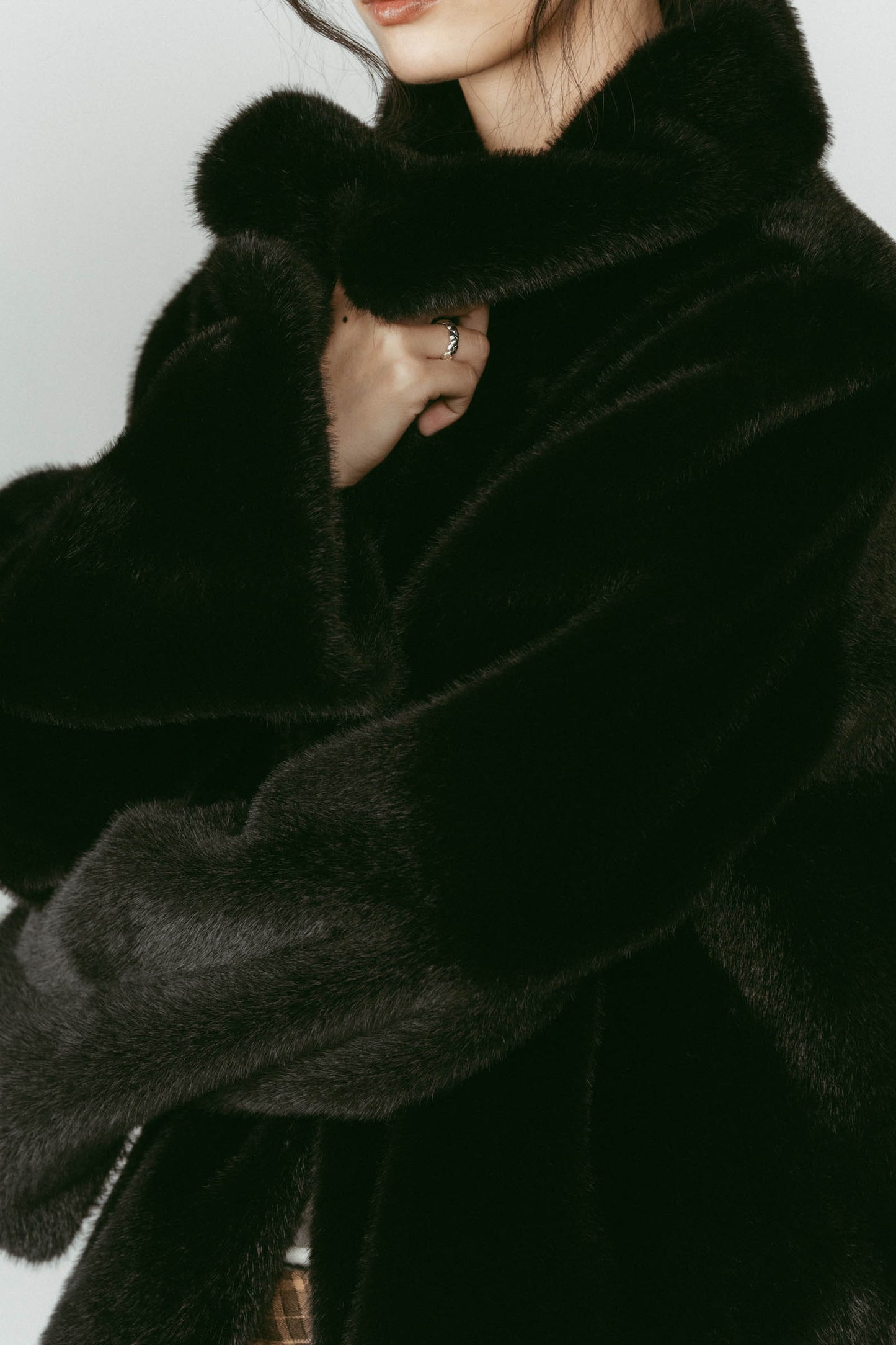 point collar fur coat/black