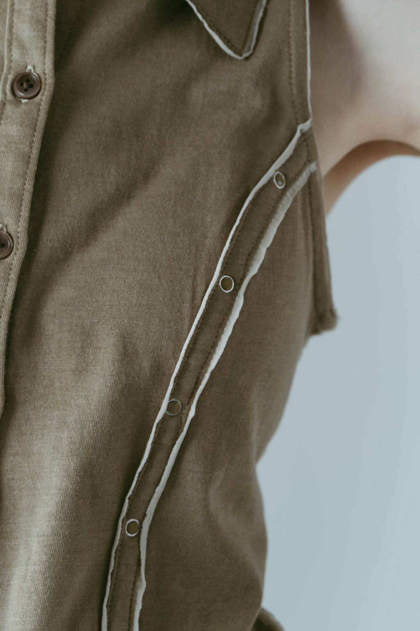 american armhole compact shirt/pistachio