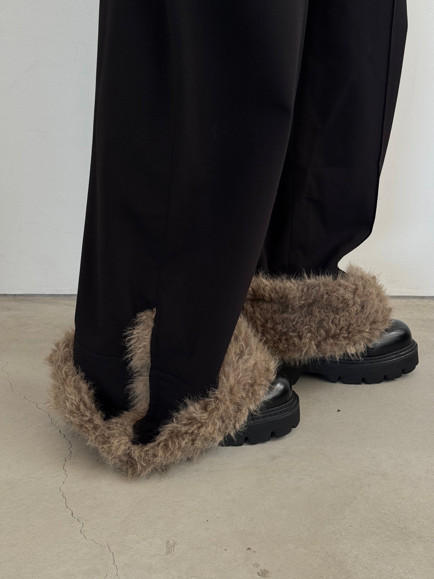 (仮商品名)スラックスファーパンツ(unisex)/blackfur