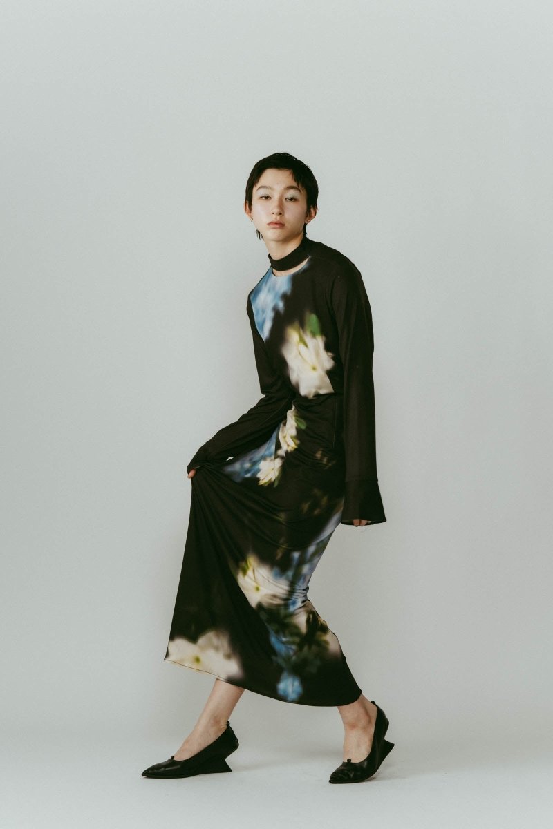 blurry flower one piece/black - KNUTH MARF