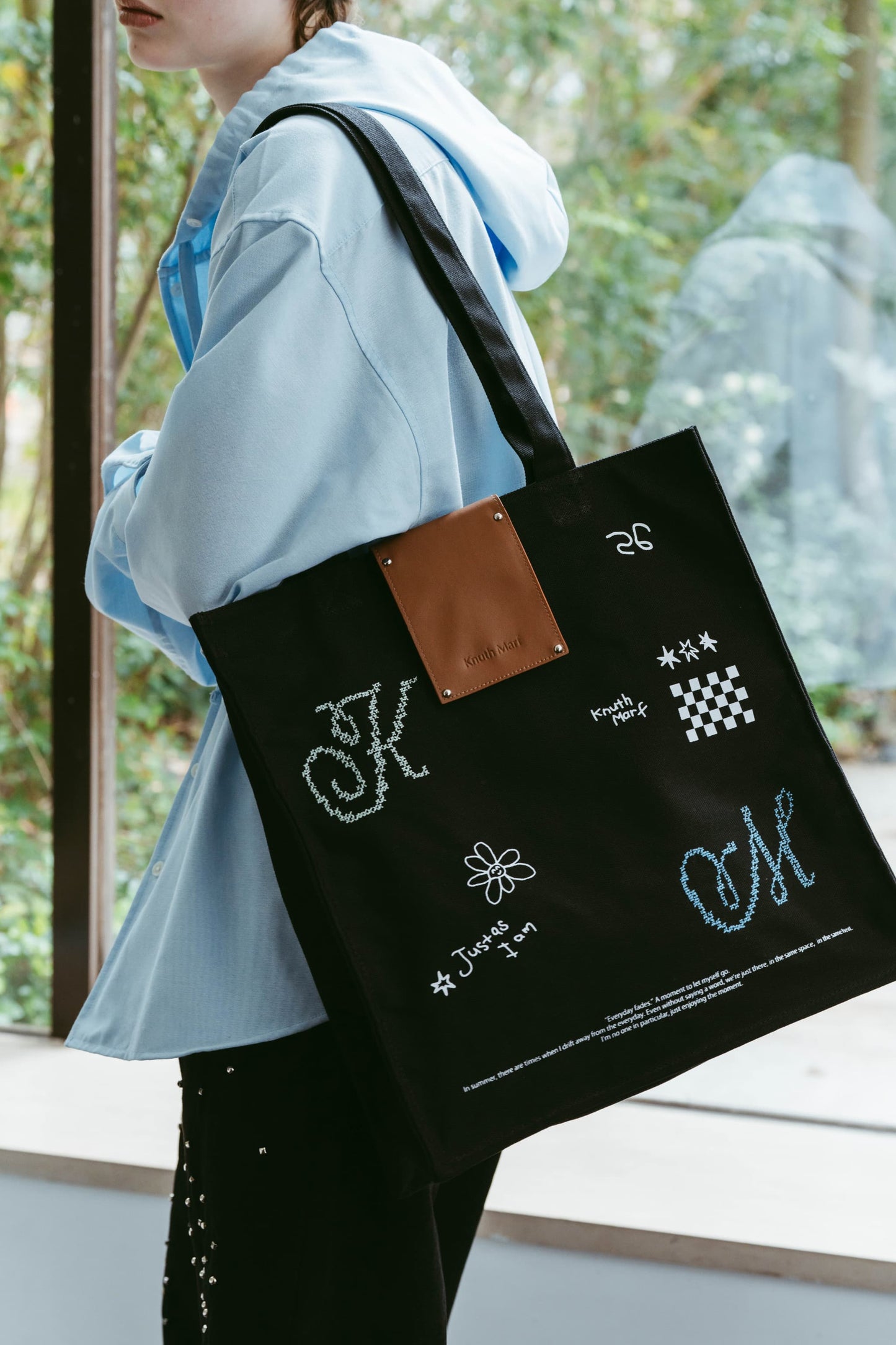 graphic canvas tote/2color