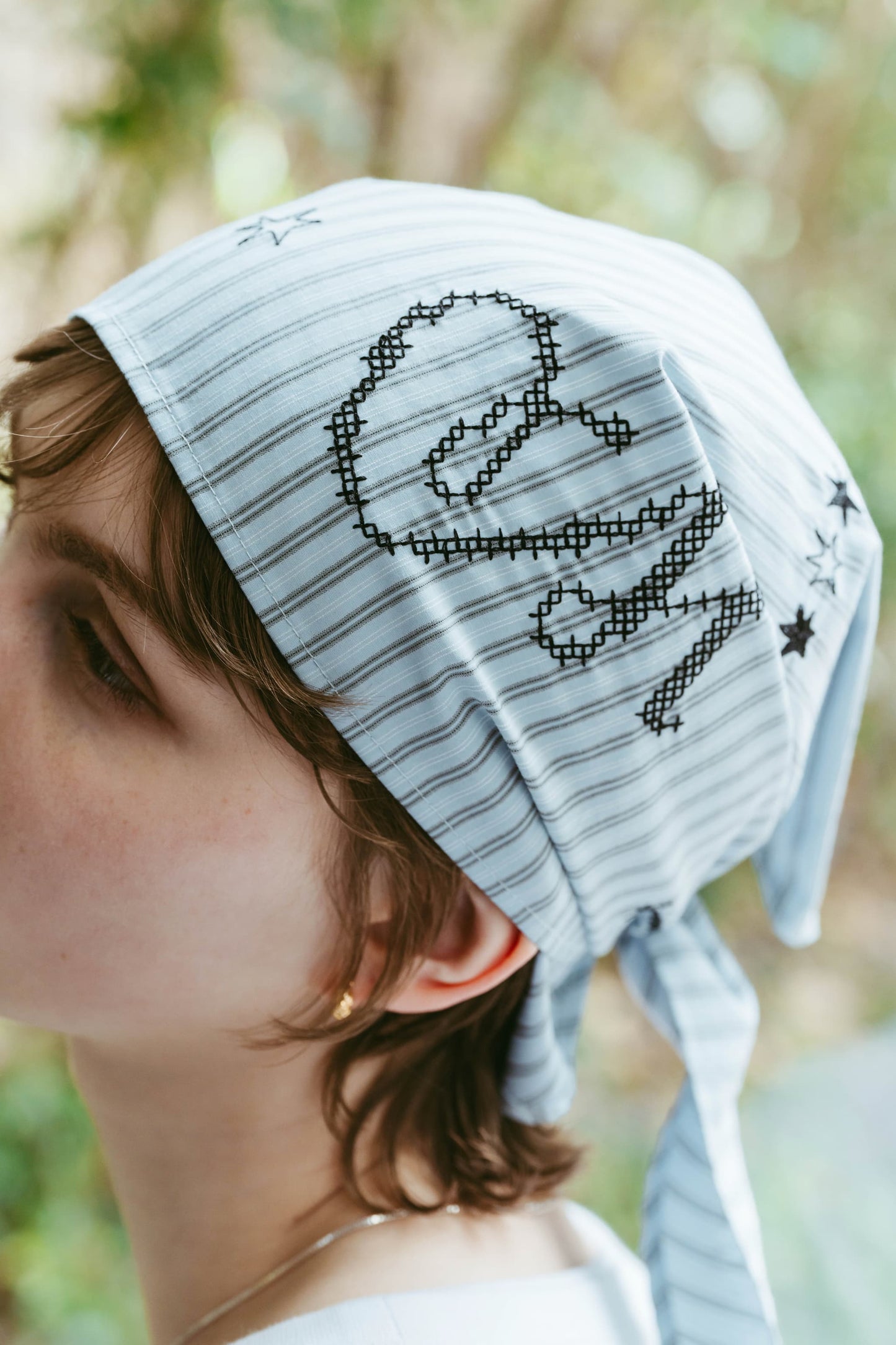 embroidered scarf/3color