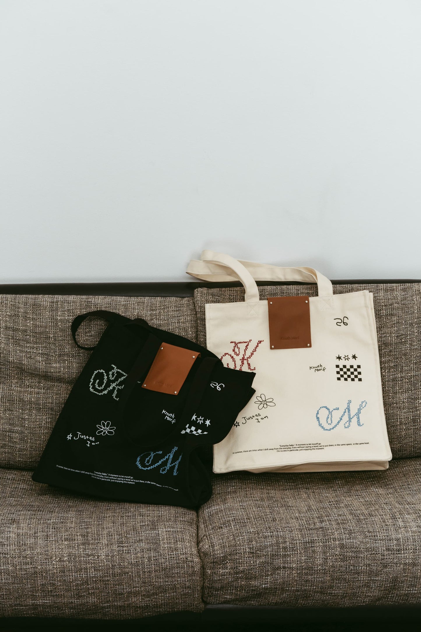 graphic canvas tote/2color
