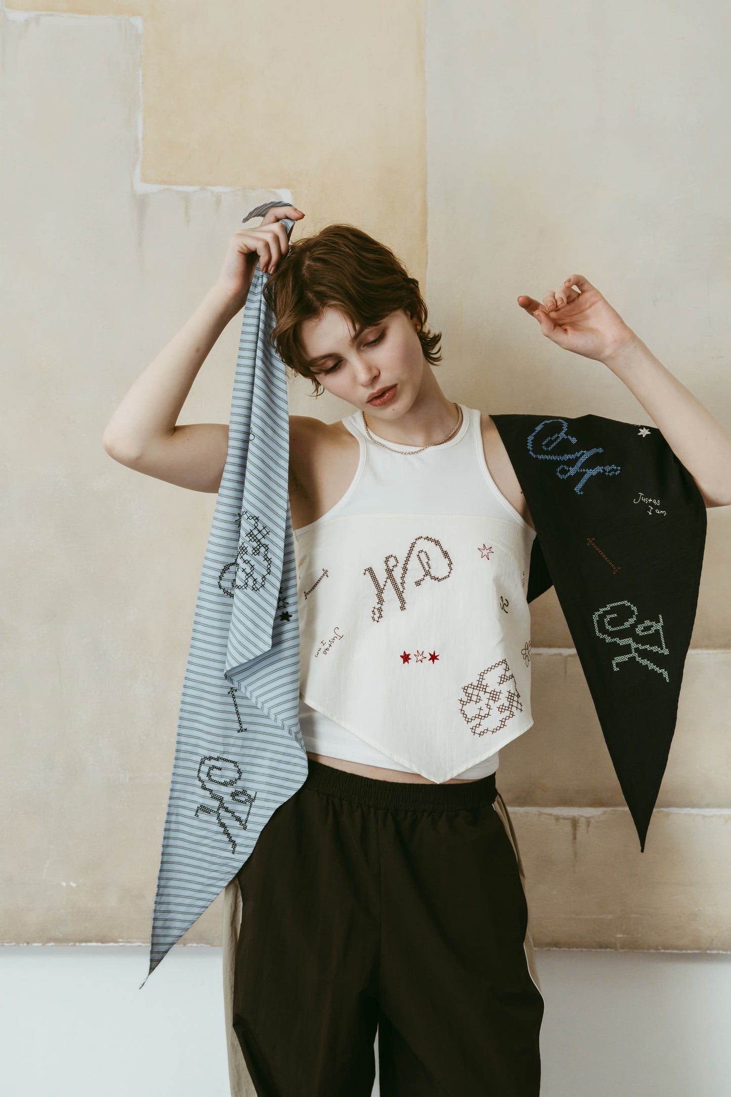 embroidered scarf/3color