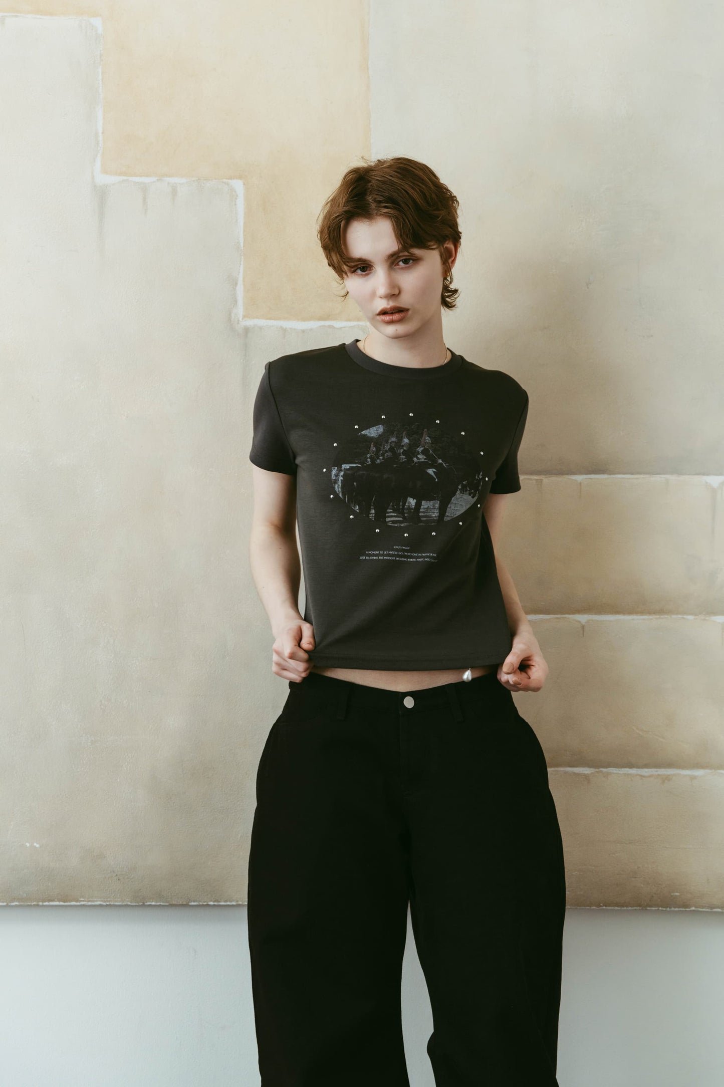 studded compact tee/charcoal