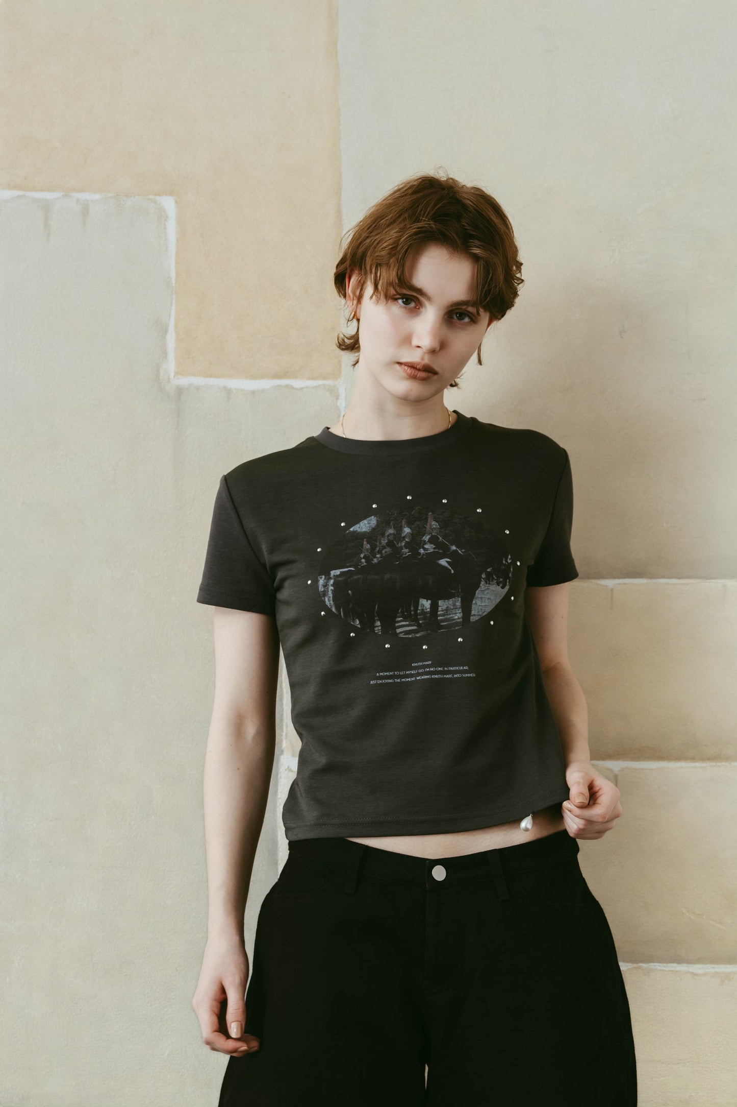 studded compact tee/charcoal